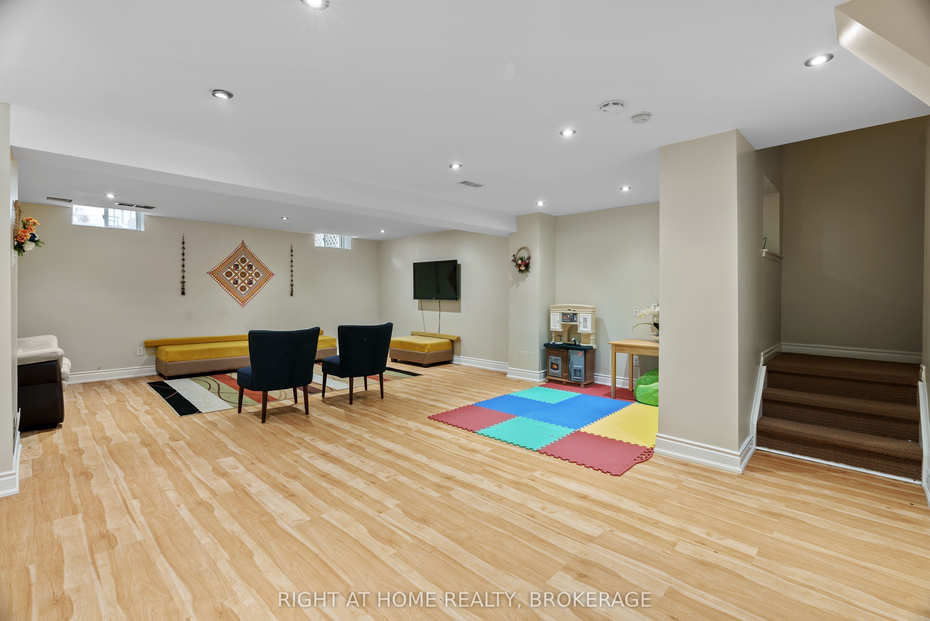 166 Hampshire Way Property Photo 33