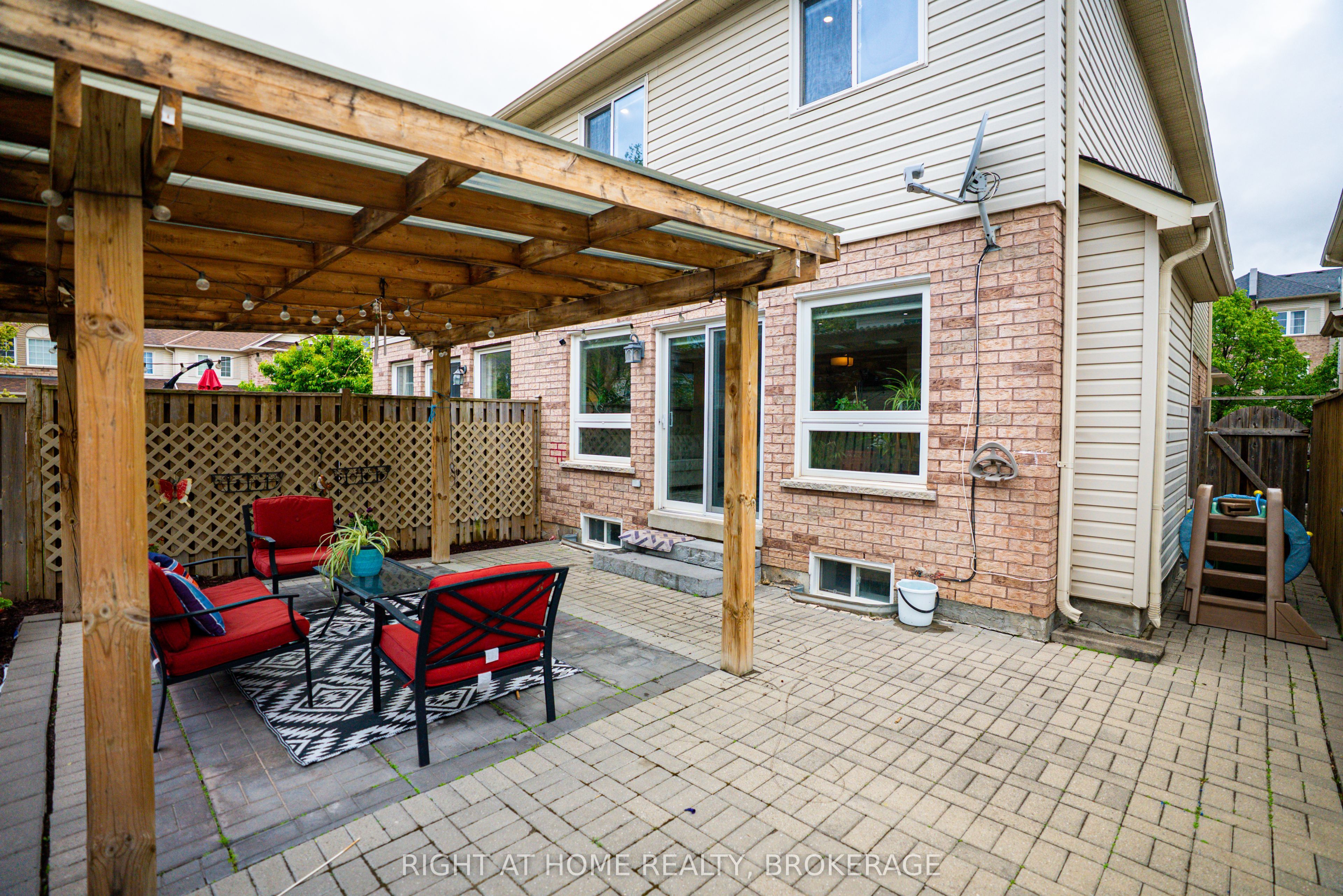 166 Hampshire Way Property Photo 37
