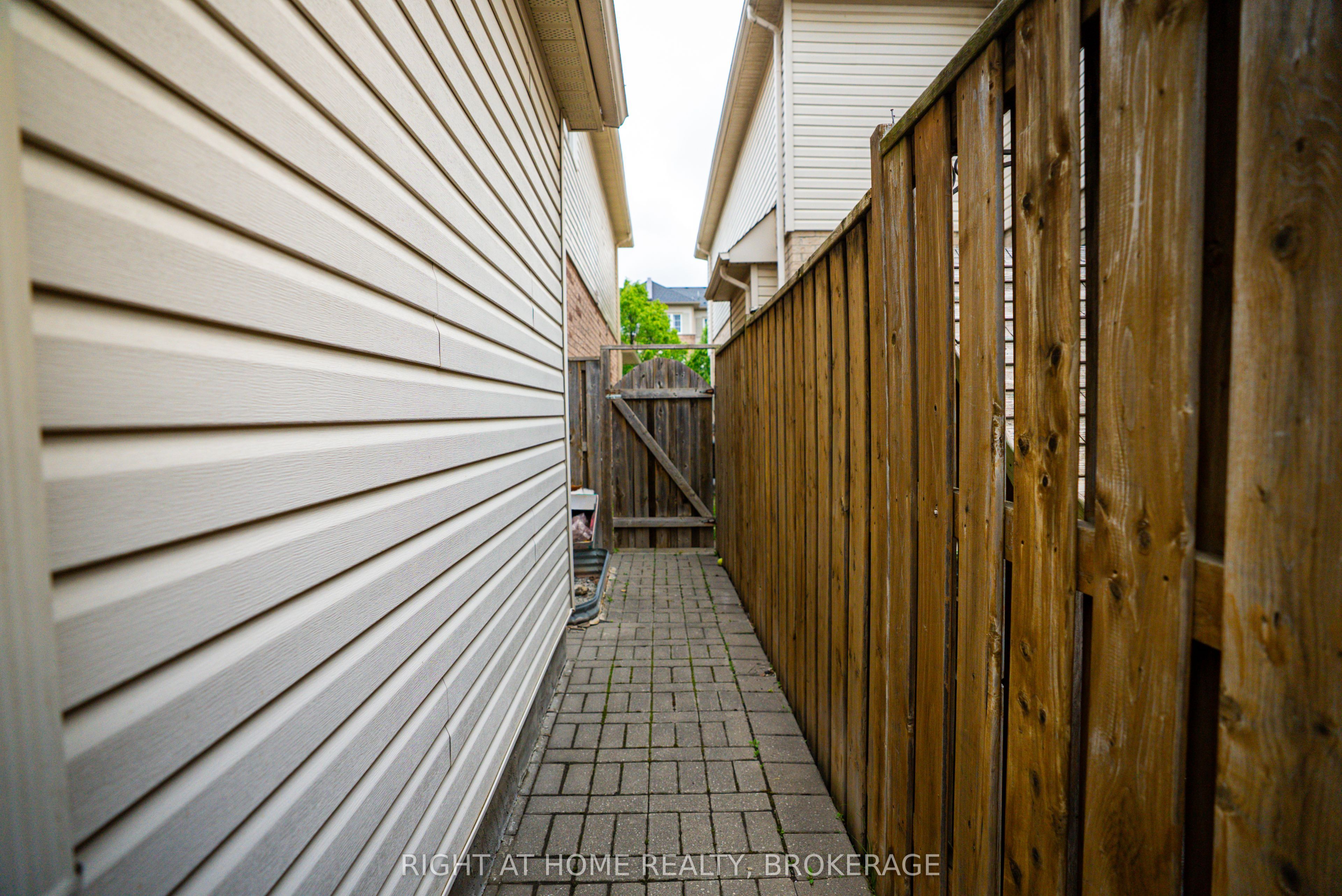 166 Hampshire Way Property Photo 41