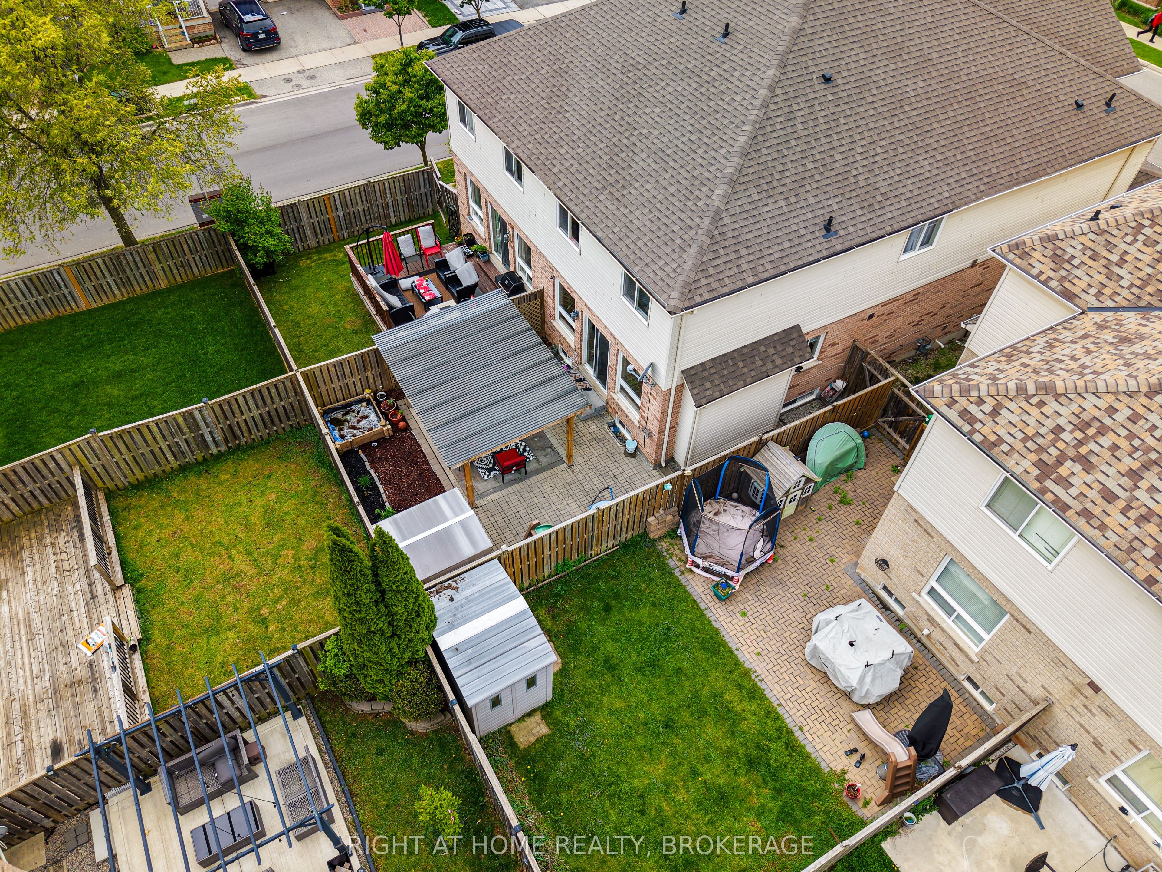 166 Hampshire Way Property Photo 44