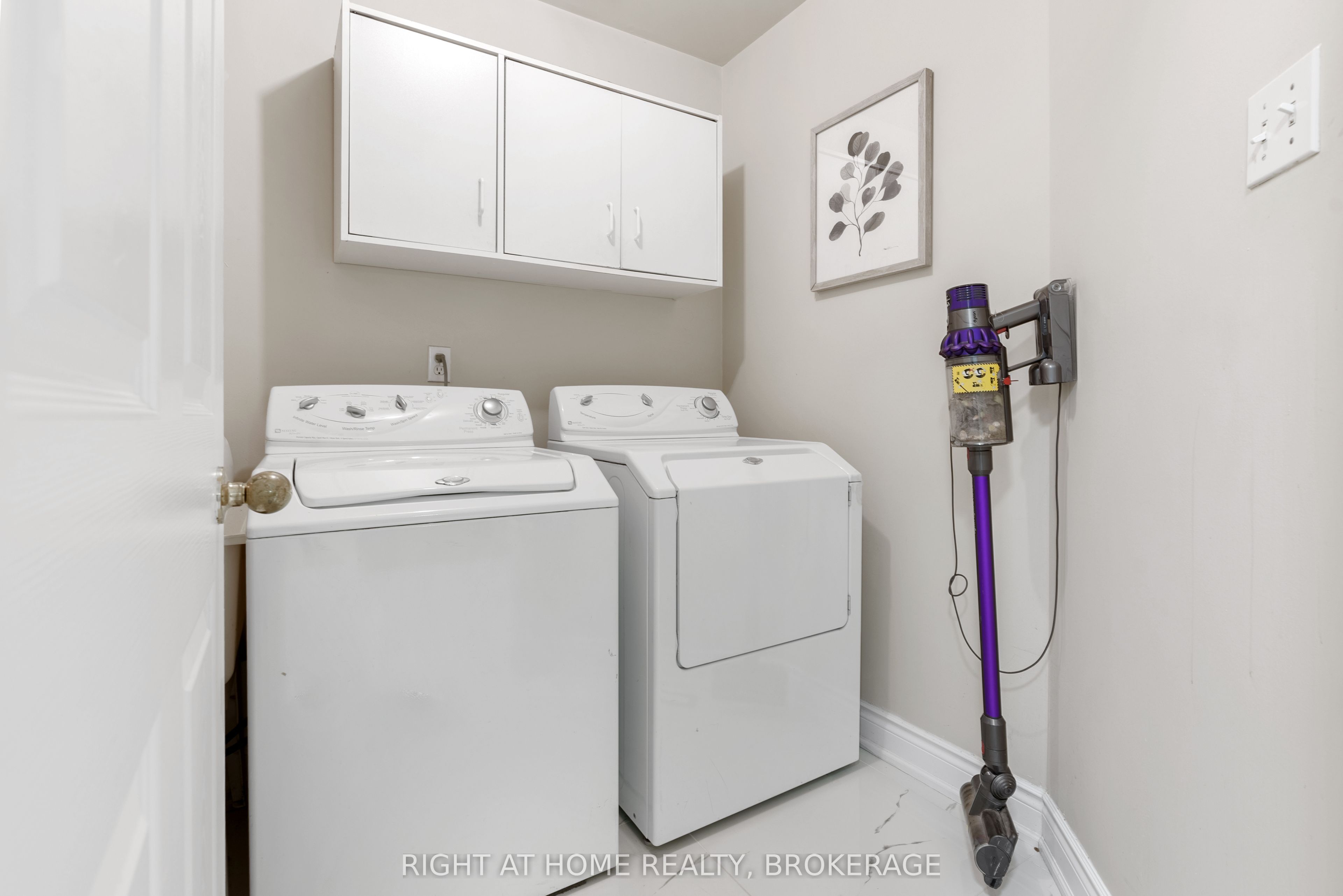 166 Hampshire Way Property Photo 48