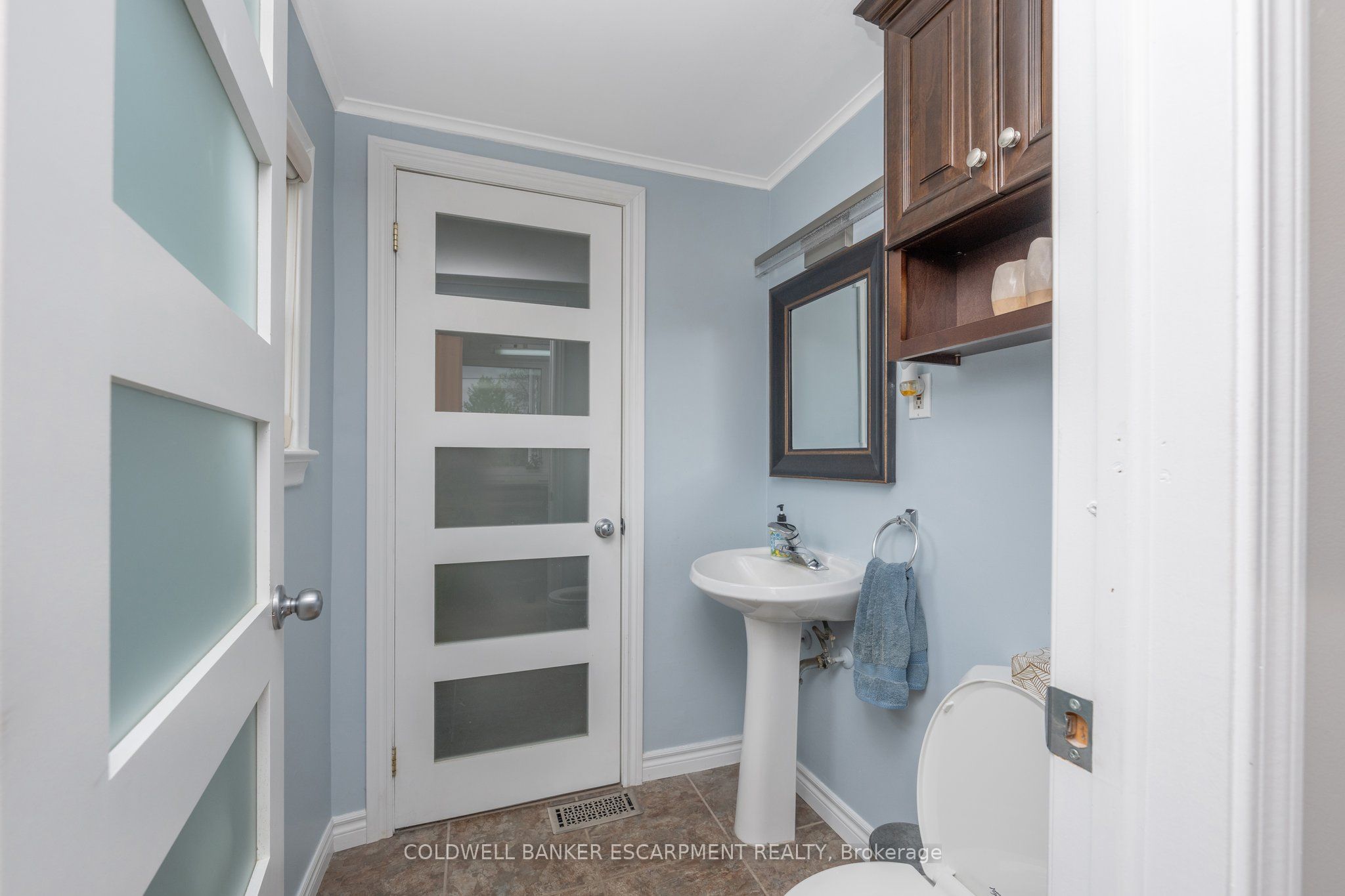 28 Main St N Property Photo 10