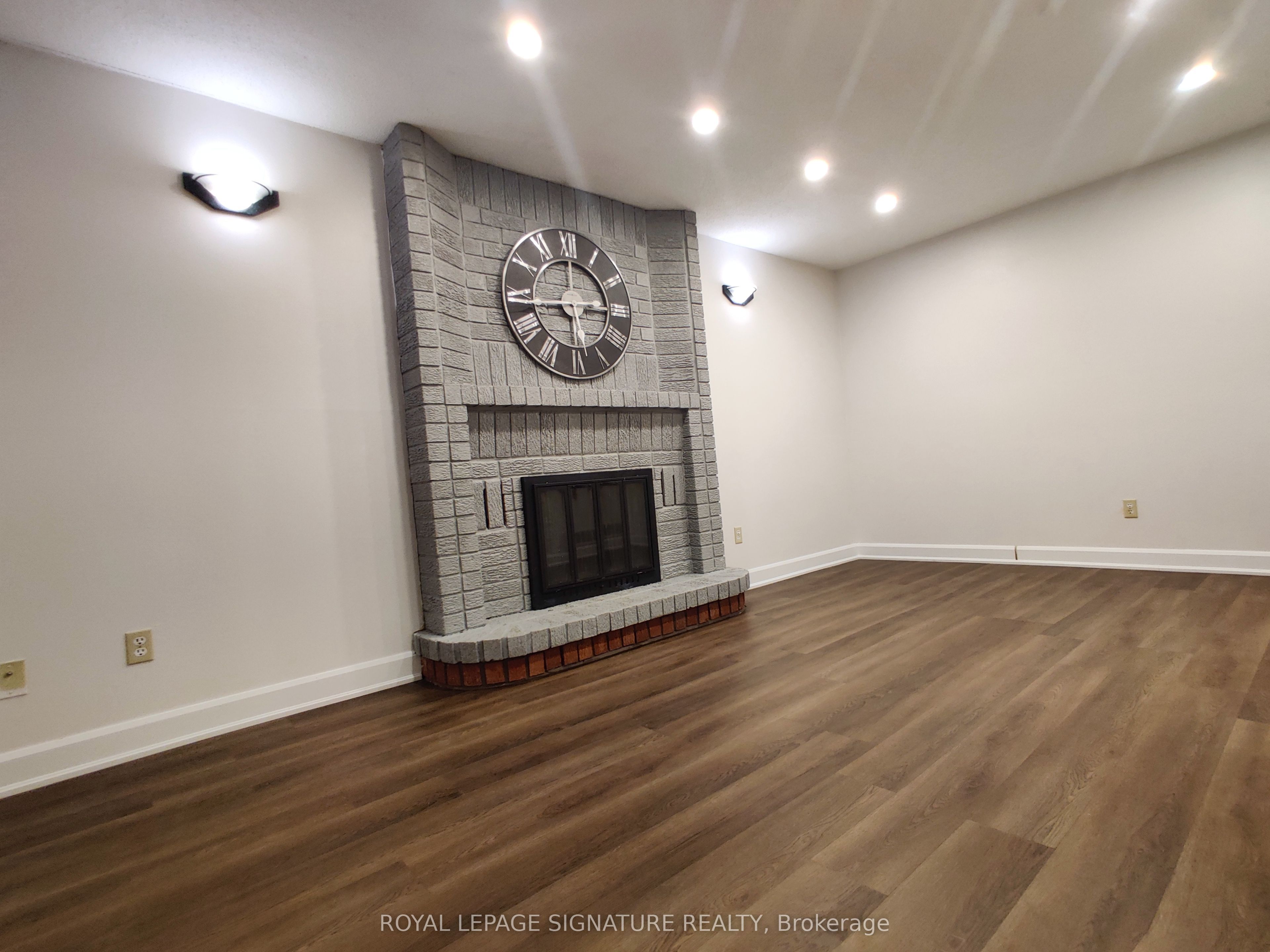 #upper - 2966 Caradoc Lane Property Photo 7
