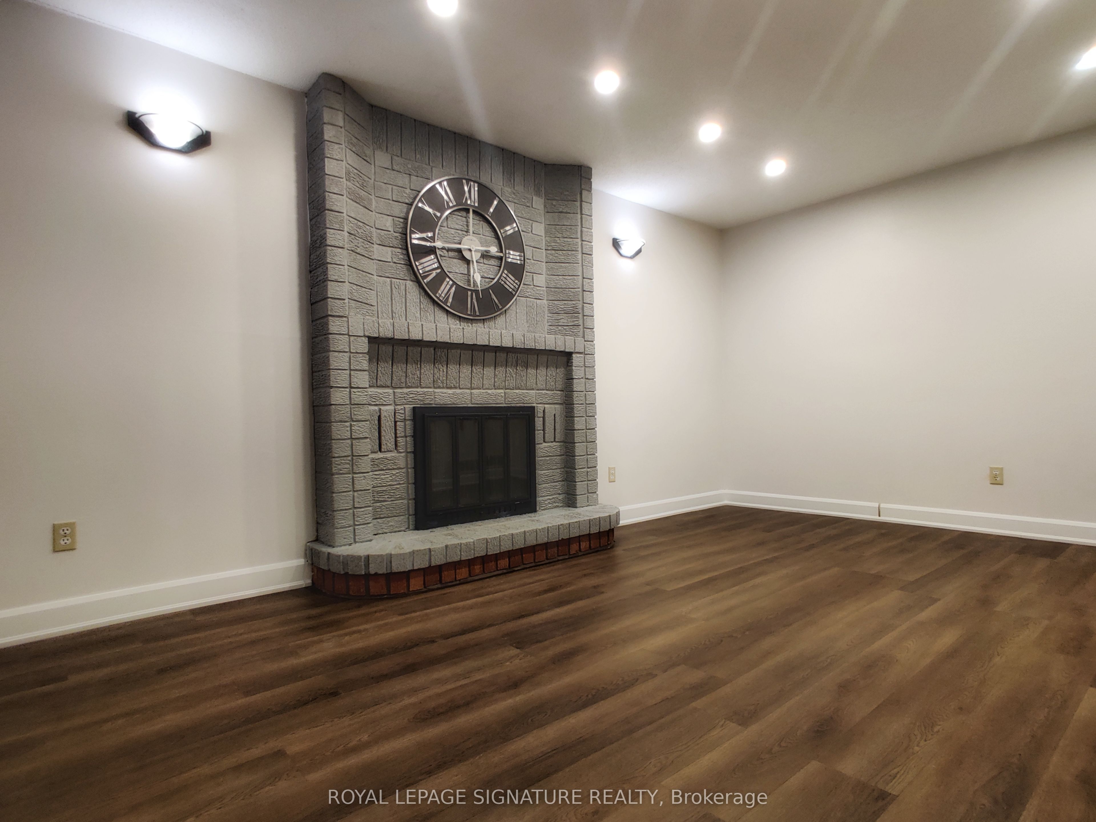 #upper - 2966 Caradoc Lane Property Photo 8
