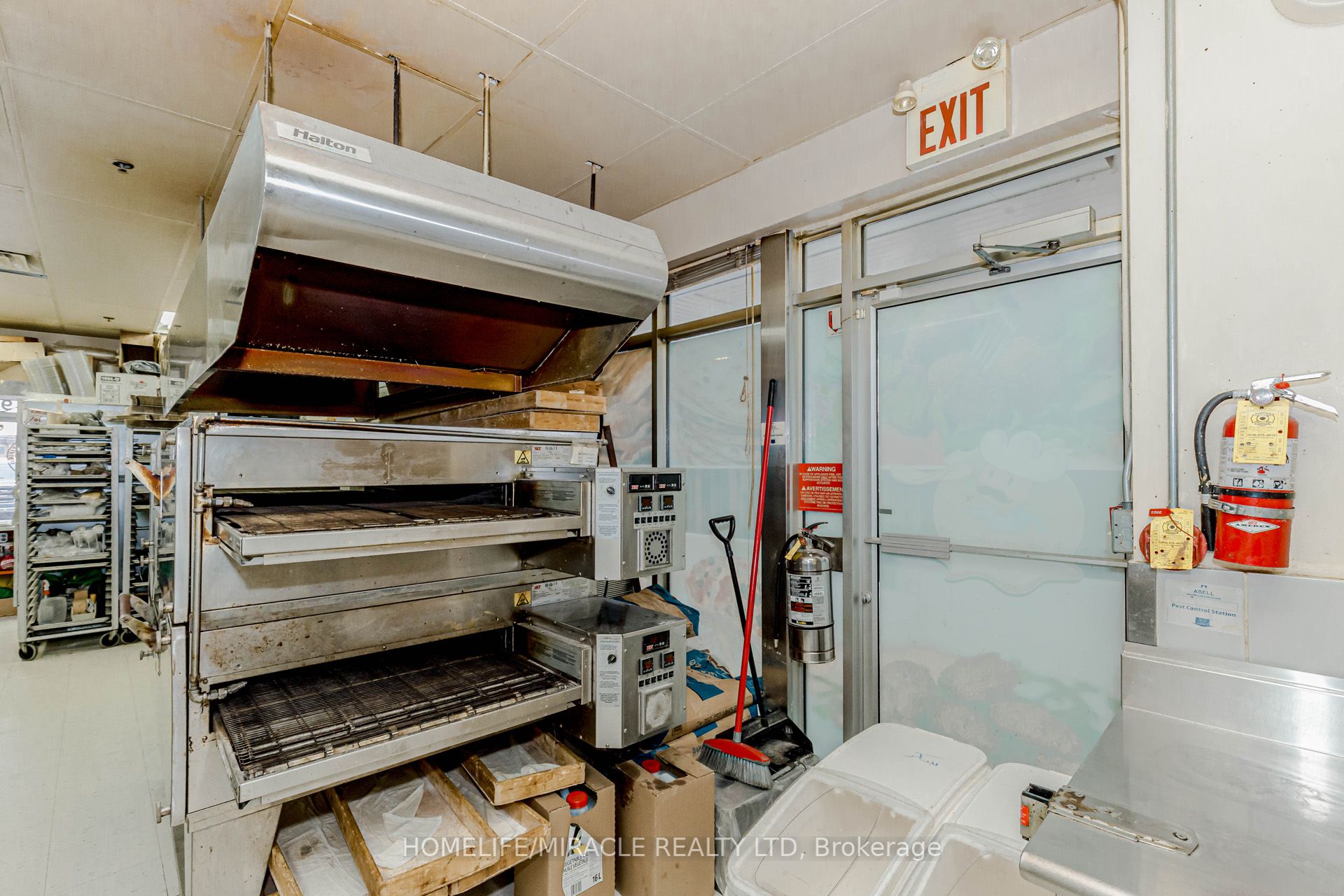 128 Queen Street S 23 Property Photo 36