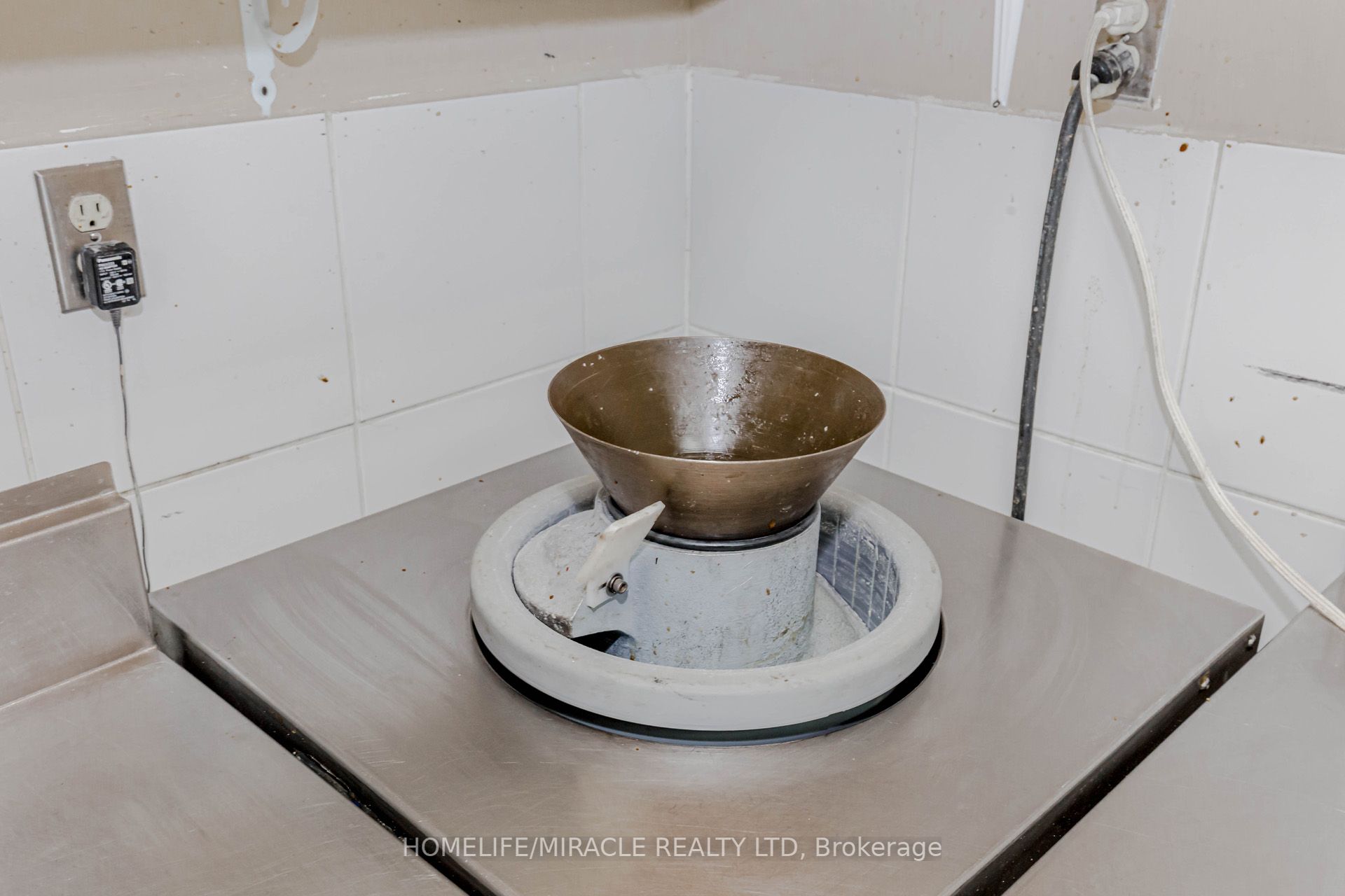 128 Queen Street S 23 Property Photo 40