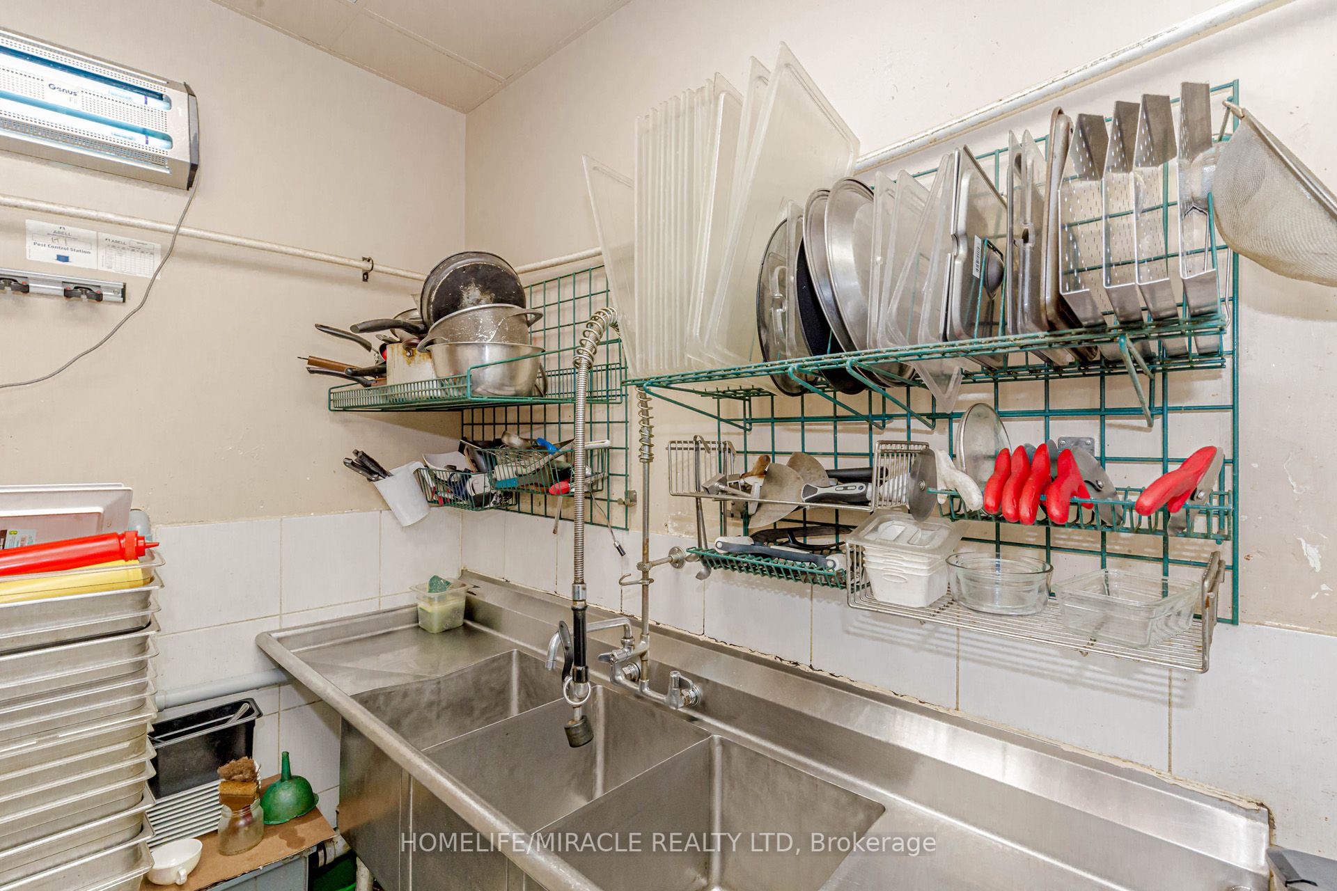 128 Queen Street S 23 Property Photo 45