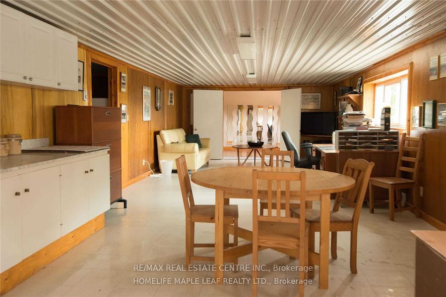 10520 2 Line Property Photo 7