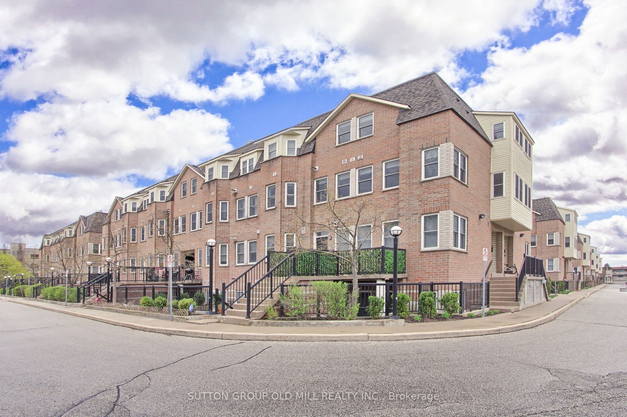 760 Lawrence Avenue W 167 Property Photo 1