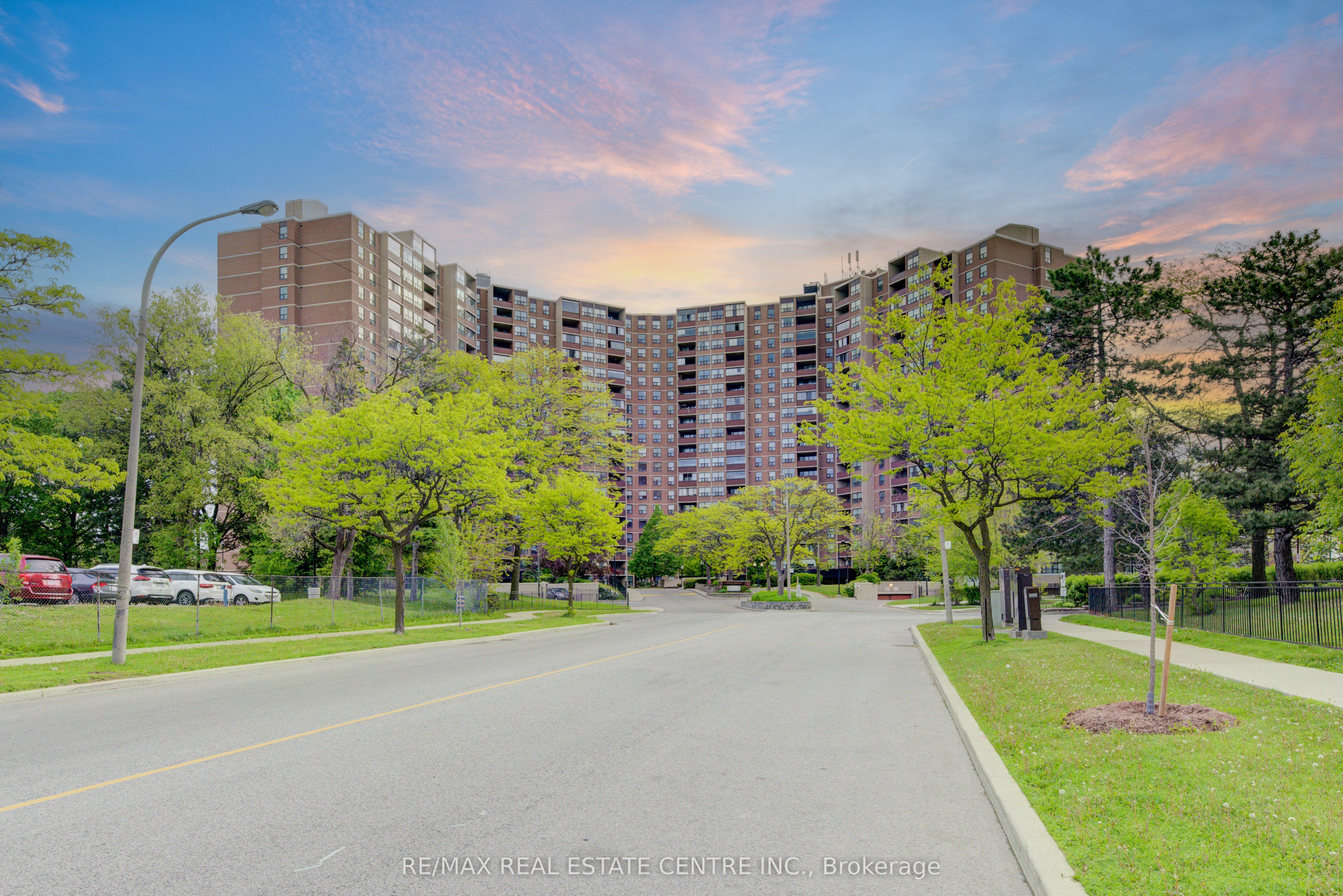 716 The West Mall N/a 1109 Property Photo 1