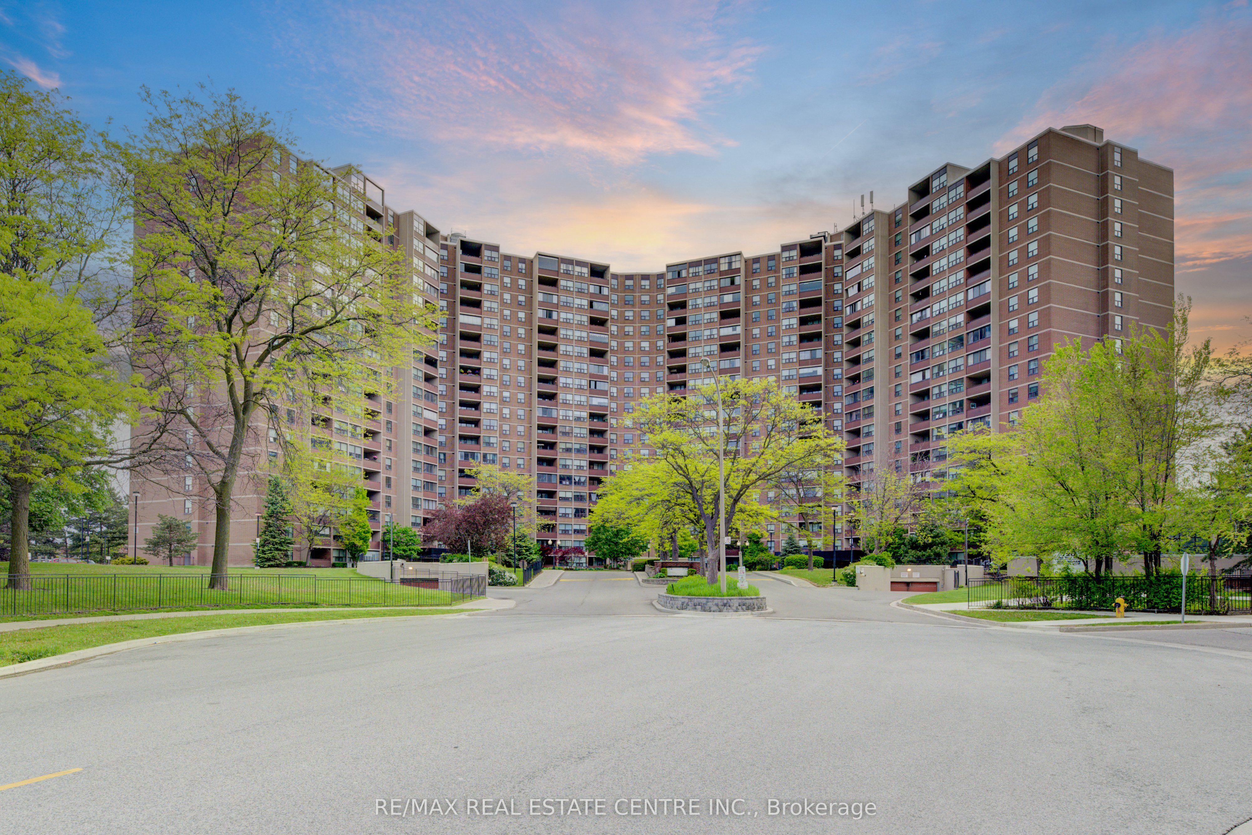 716 The West Mall N/a 1109 Property Photo 2