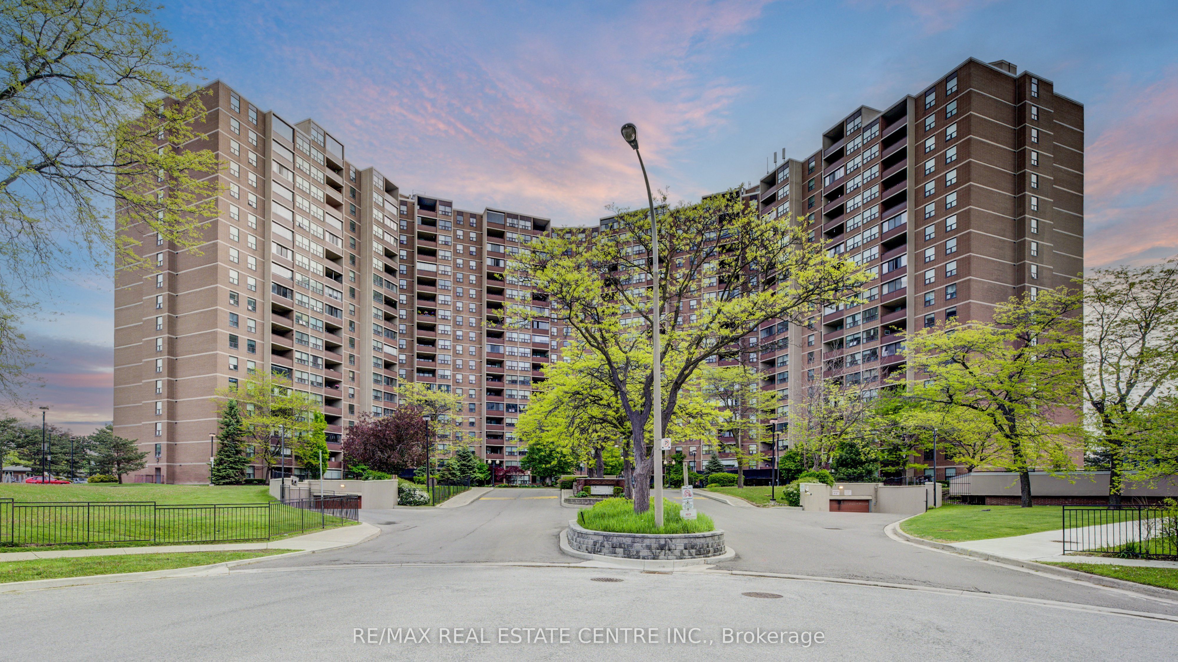 716 The West Mall N/a 1109 Property Photo 3