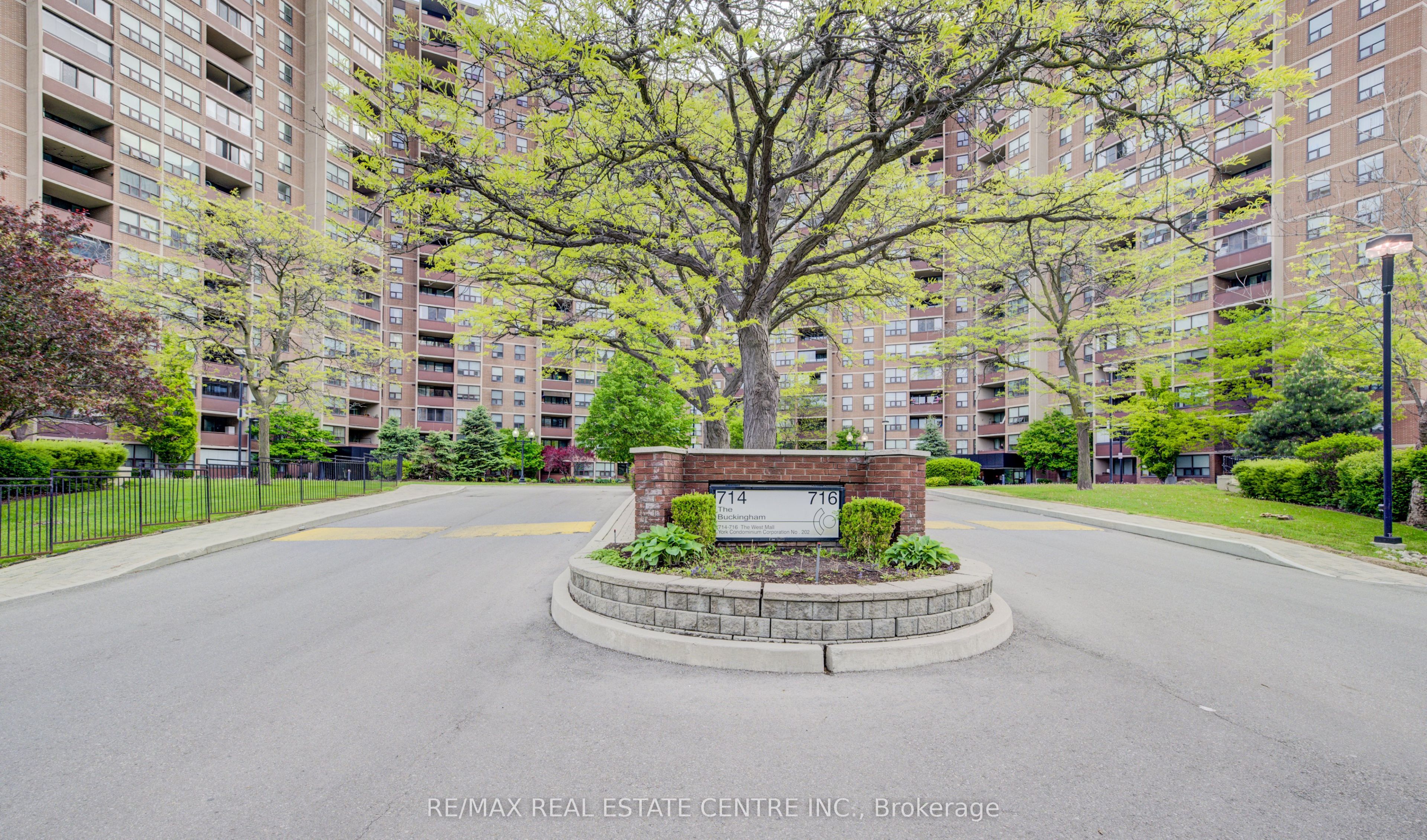 716 The West Mall N/a 1109 Property Photo 4