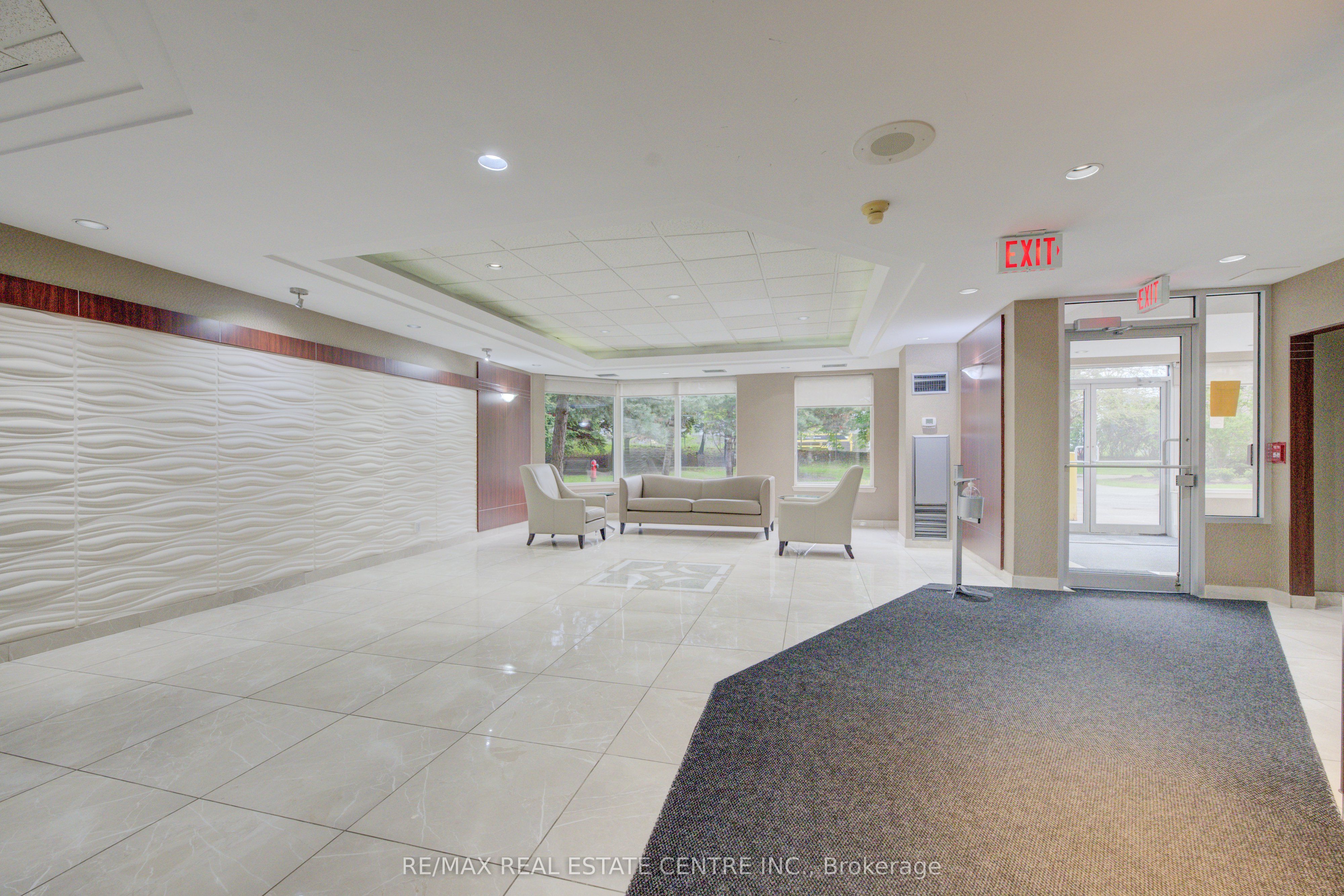 716 The West Mall N/a 1109 Property Photo 5