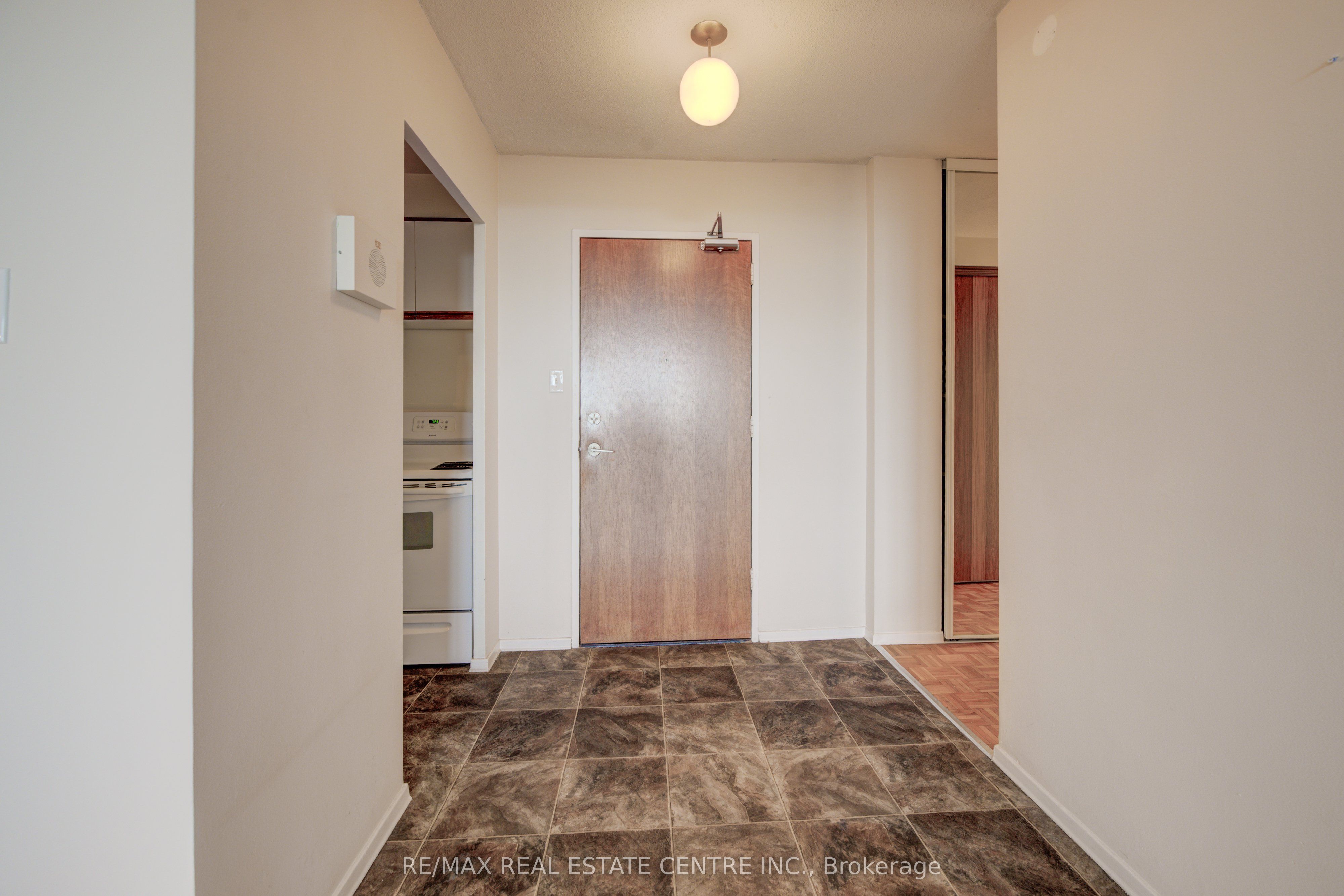 716 The West Mall N/a 1109 Property Photo 7
