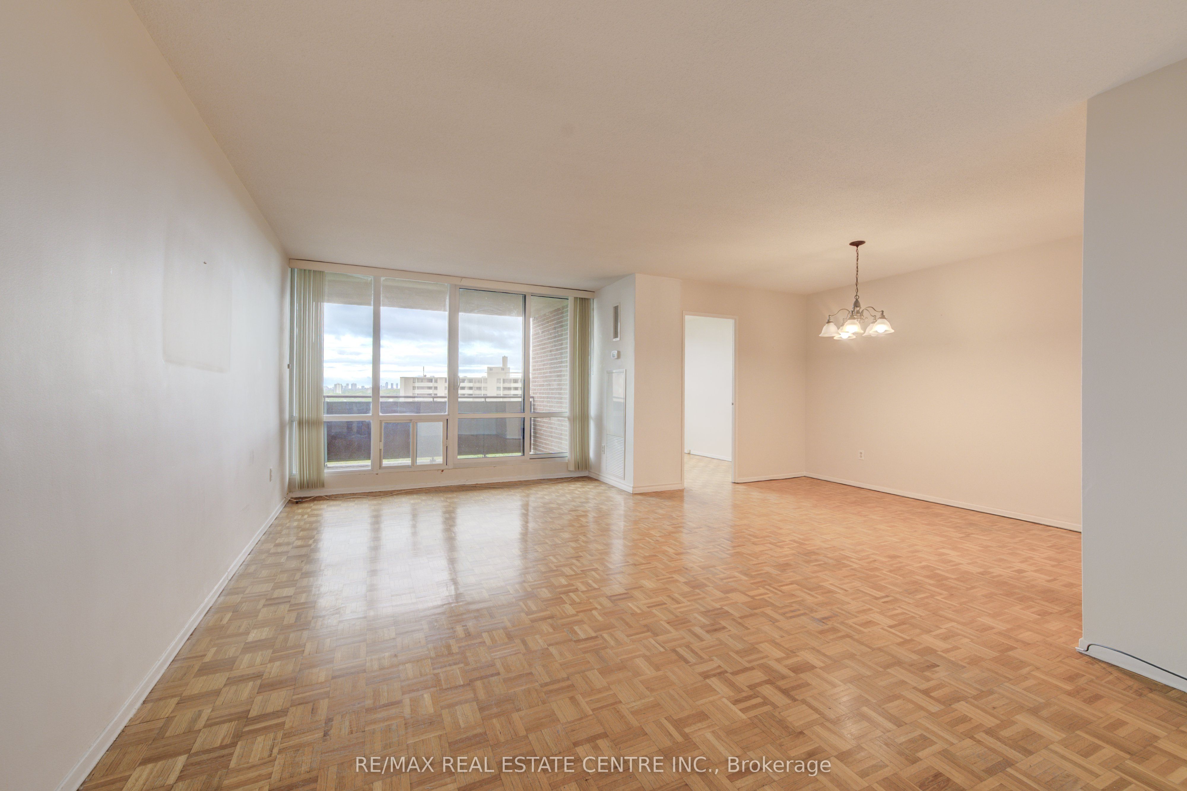 716 The West Mall N/a 1109 Property Photo 8