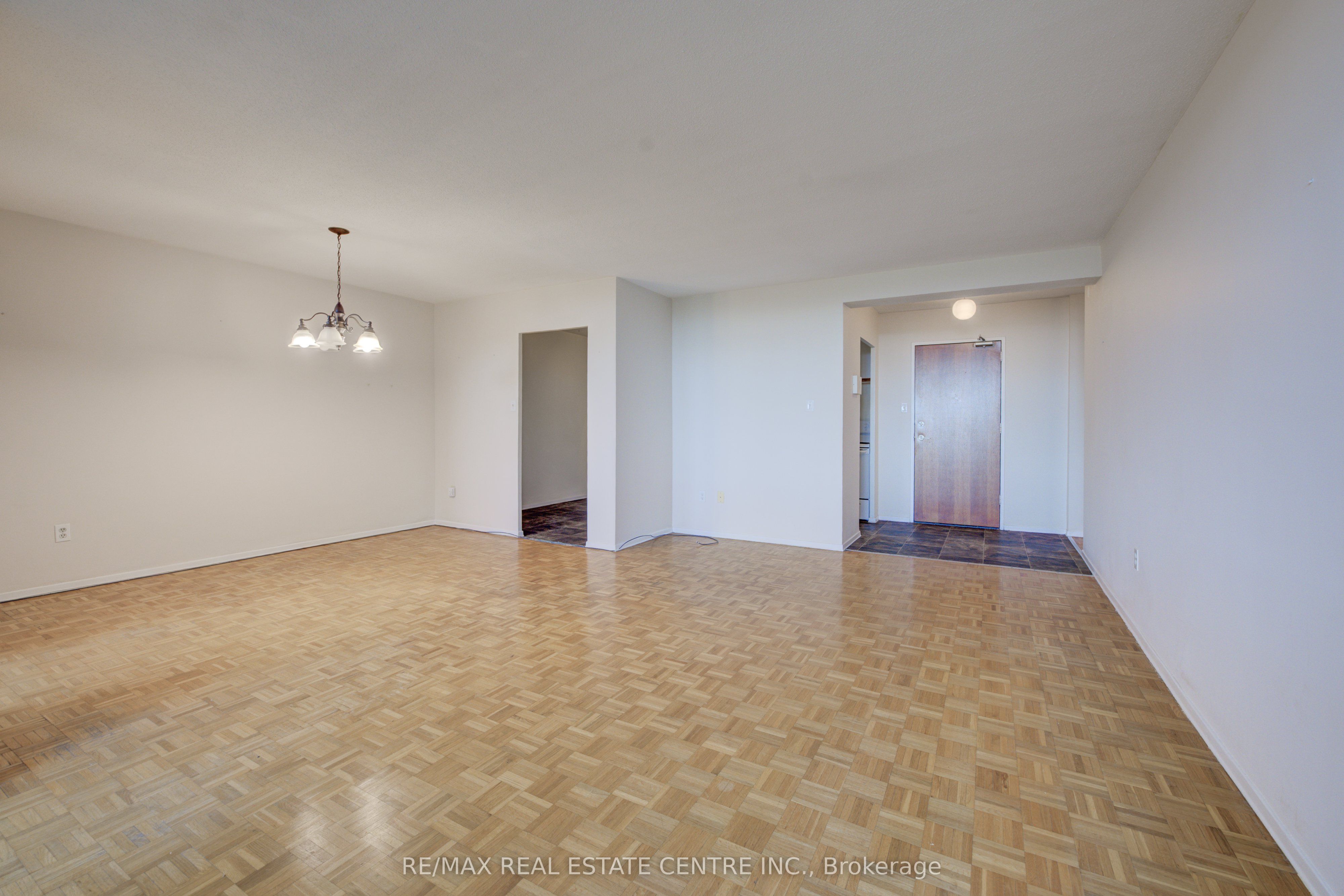 716 The West Mall N/a 1109 Property Photo 10