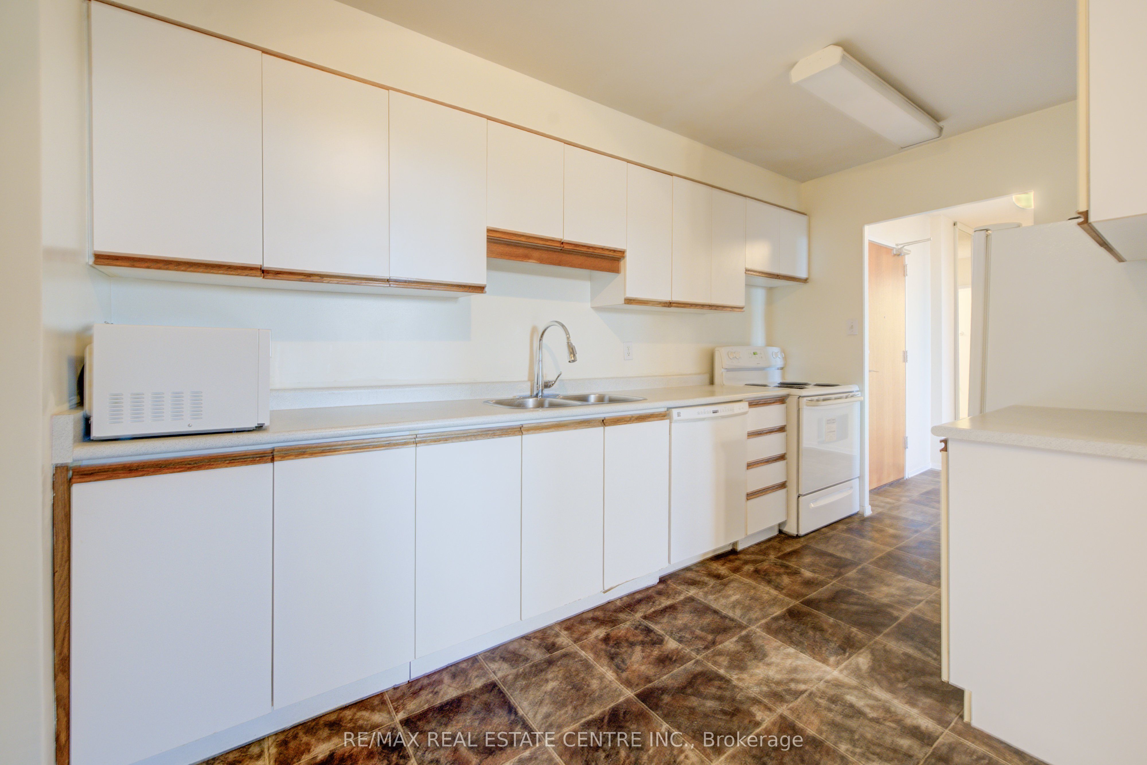 716 The West Mall N/a 1109 Property Photo 13