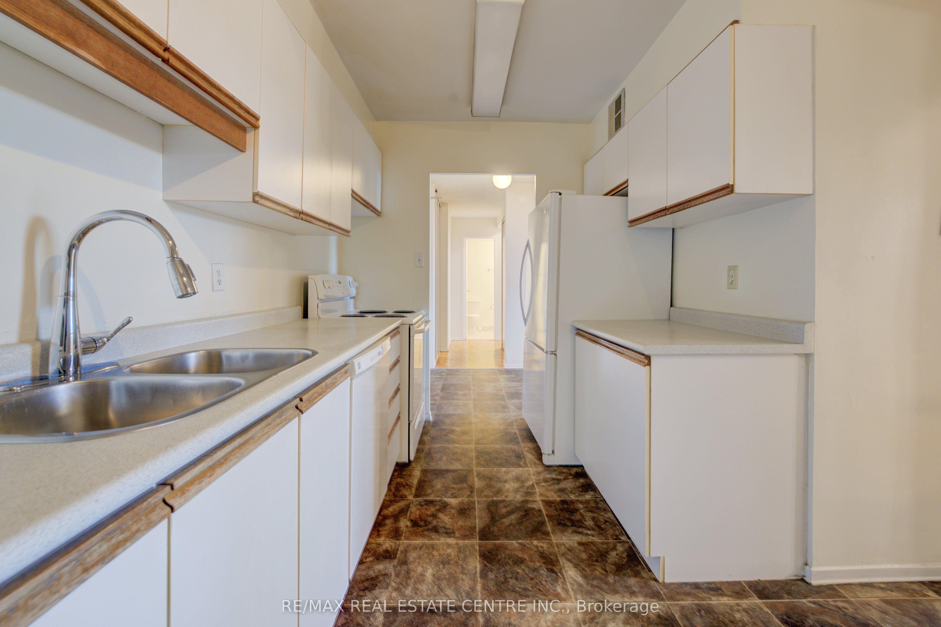 716 The West Mall N/a 1109 Property Photo 14