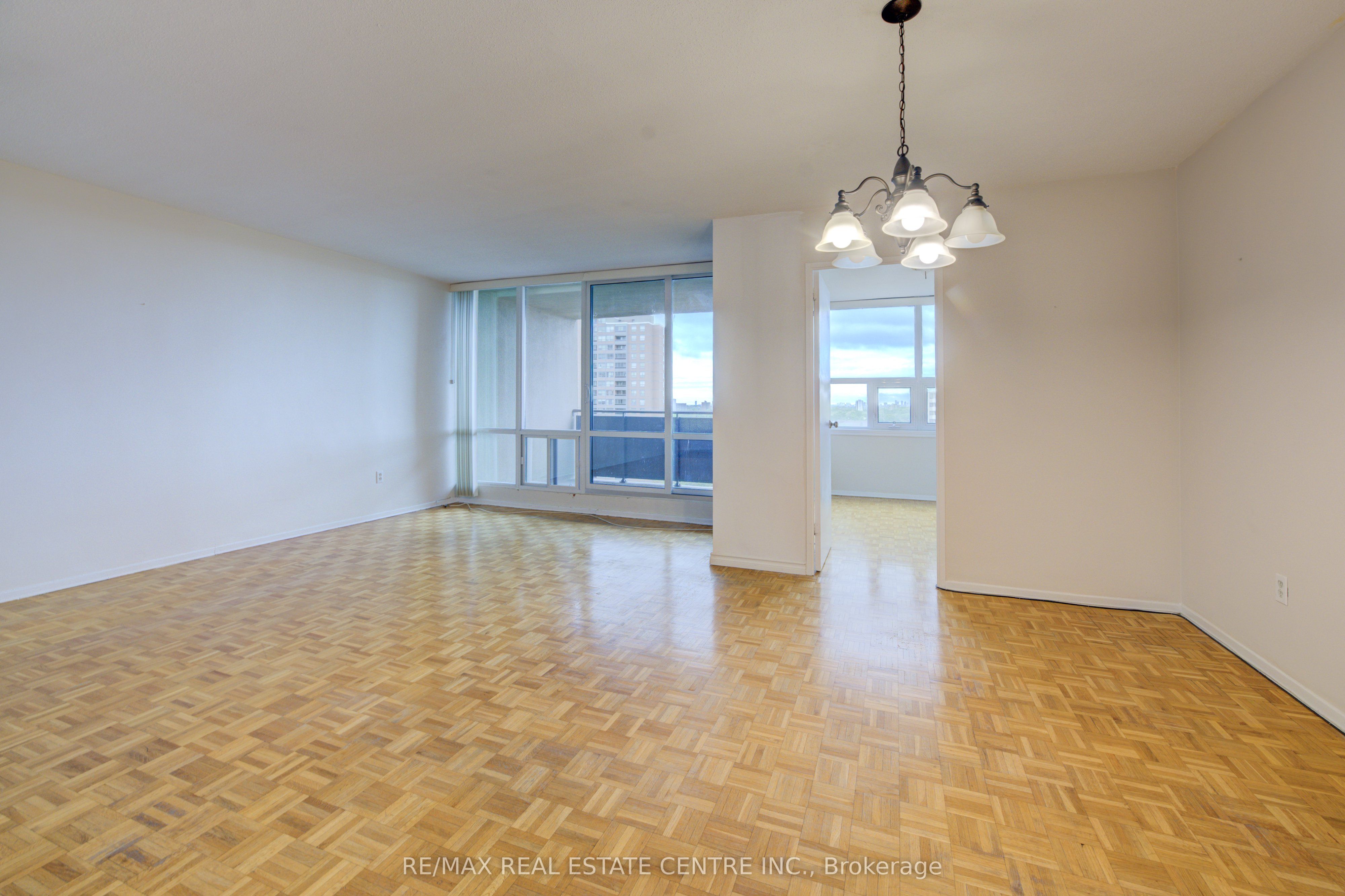 716 The West Mall N/a 1109 Property Photo 15