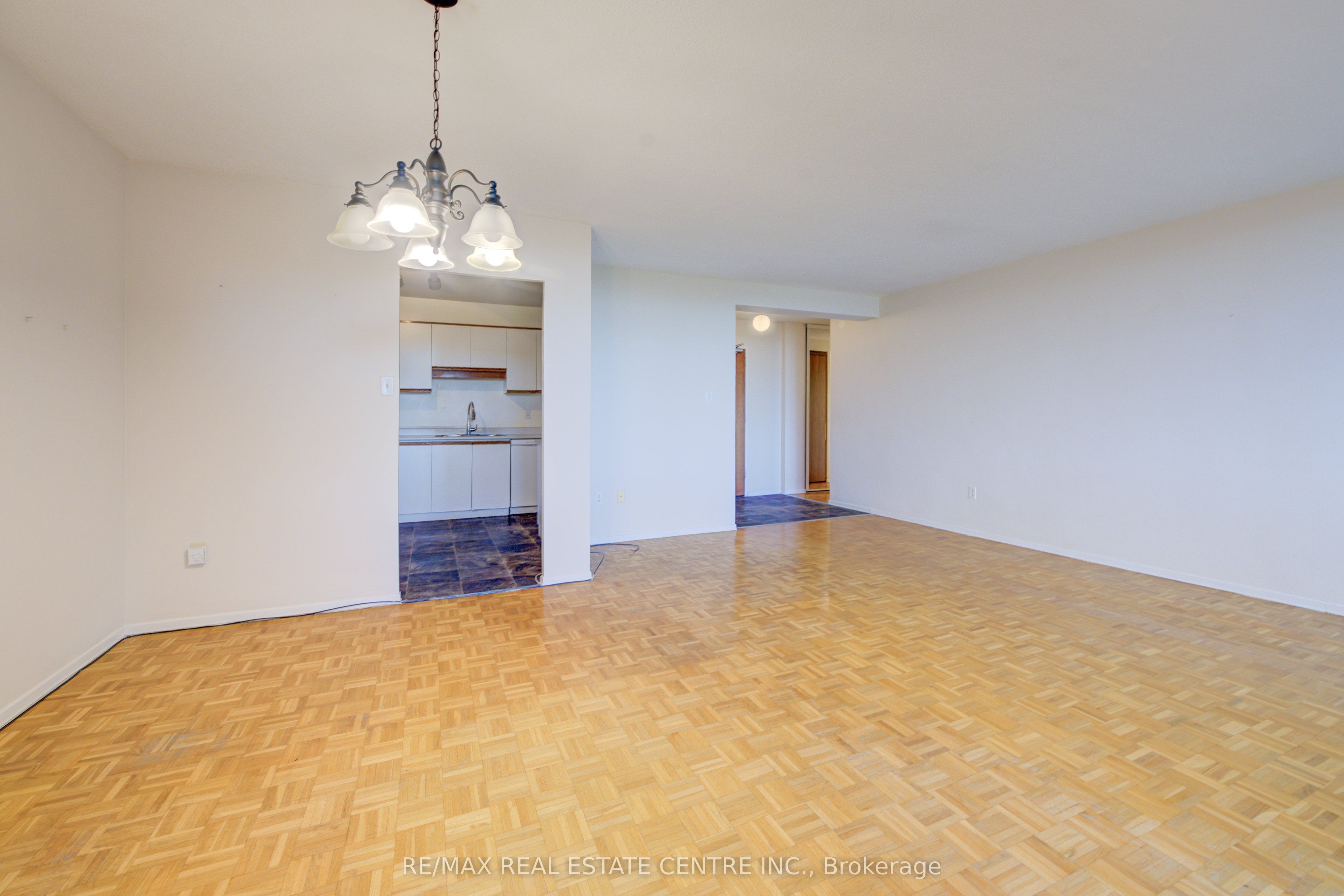 716 The West Mall N/a 1109 Property Photo 17