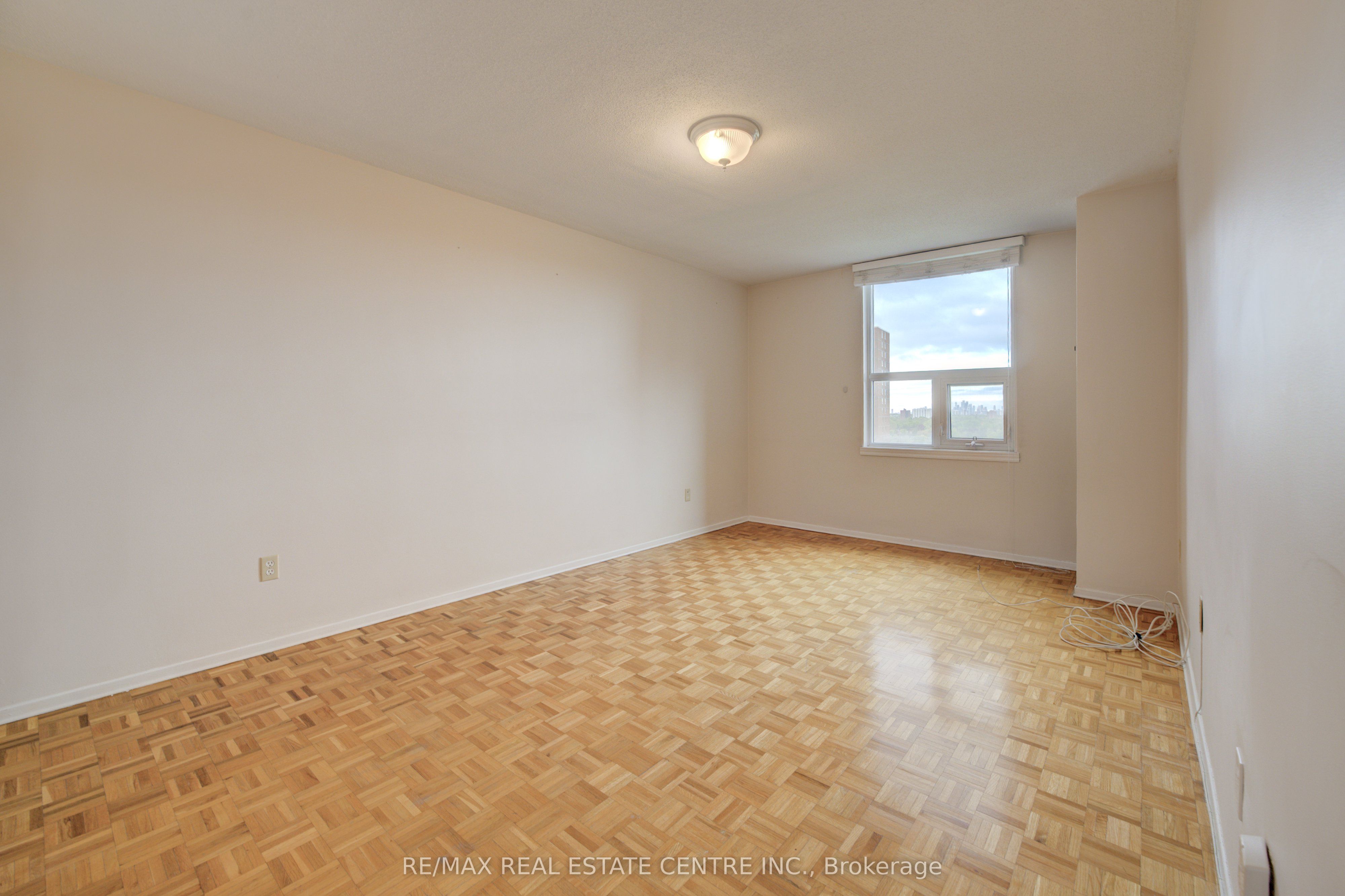 716 The West Mall N/a 1109 Property Photo 19