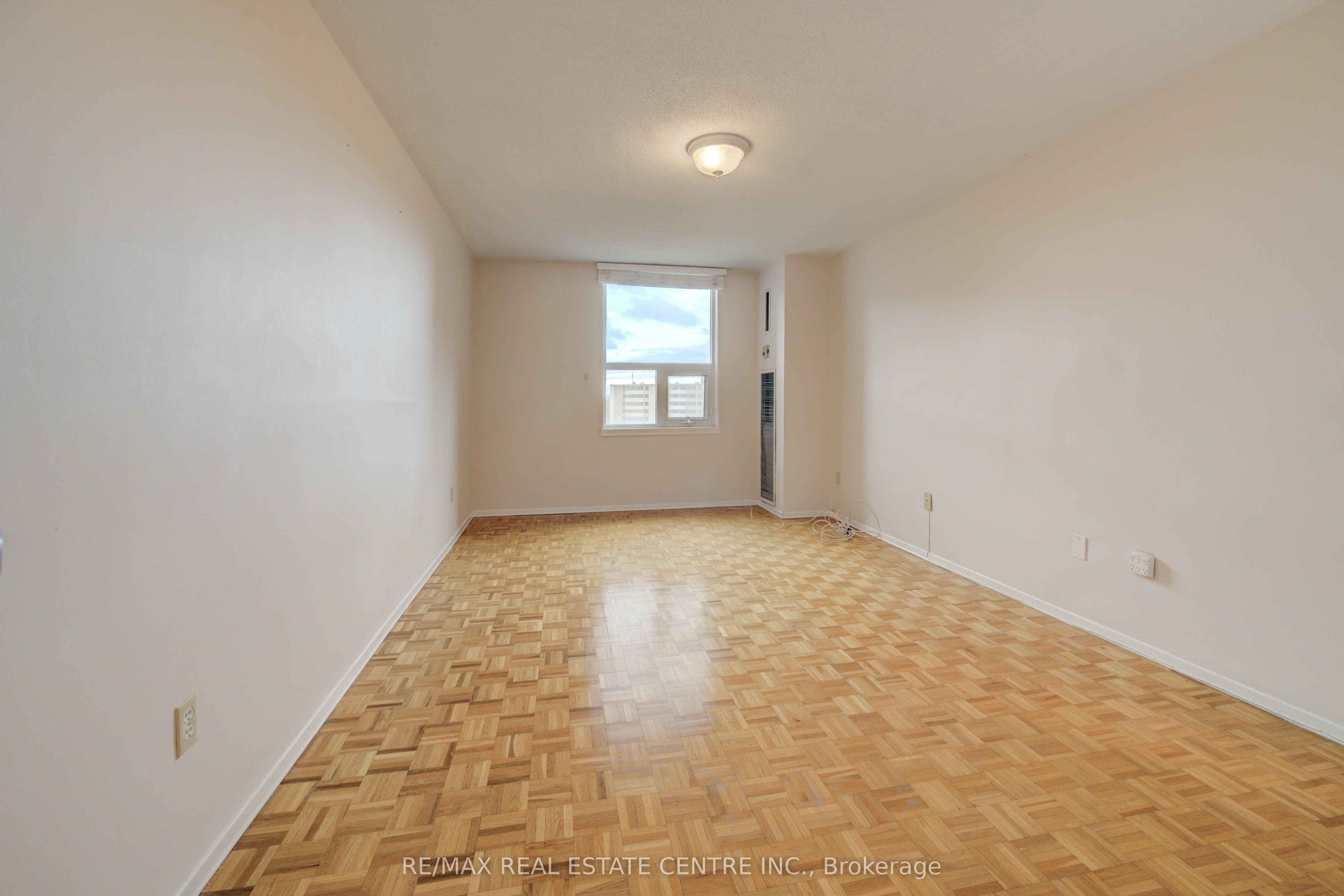 716 The West Mall N/a 1109 Property Photo 20