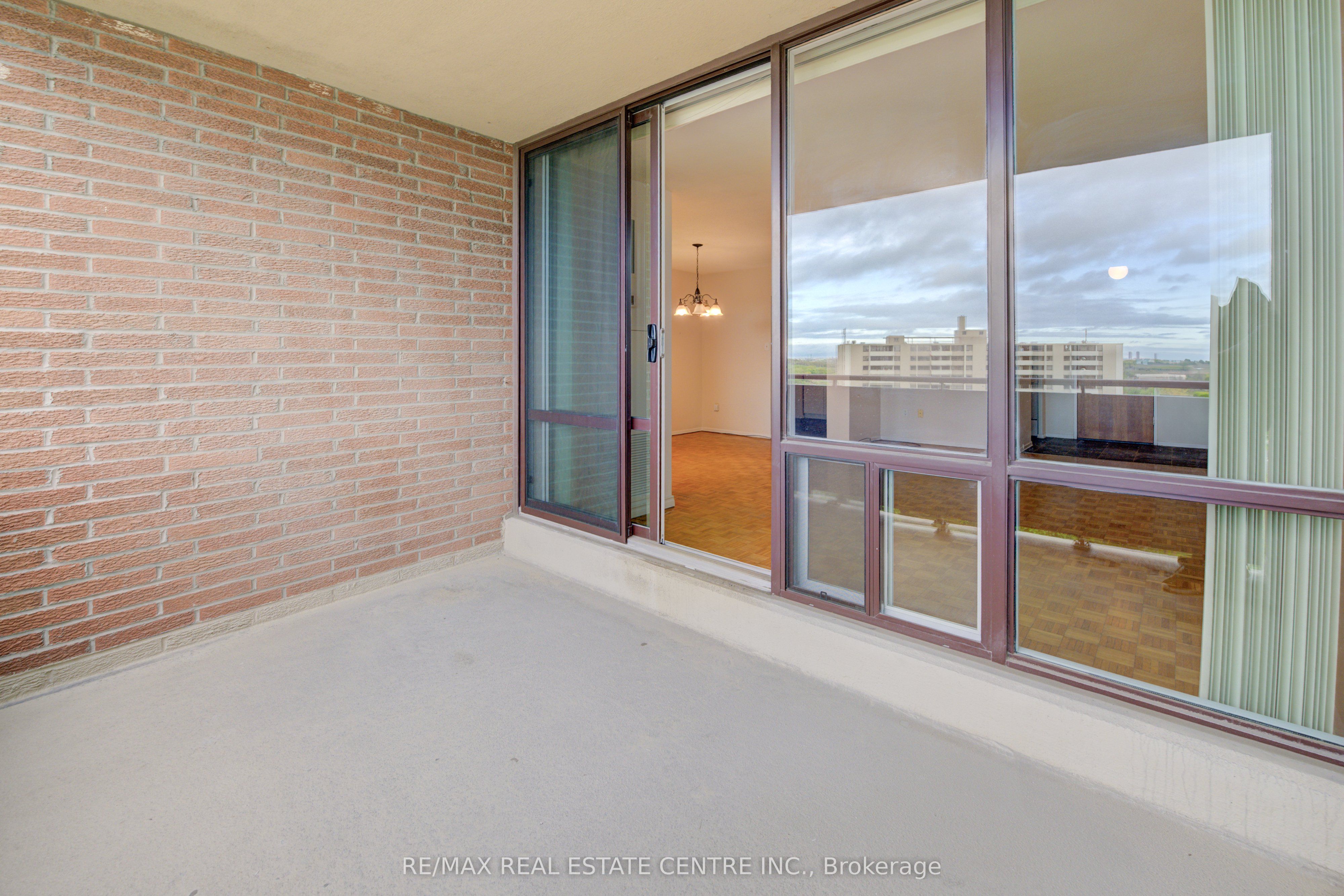 716 The West Mall N/a 1109 Property Photo 28