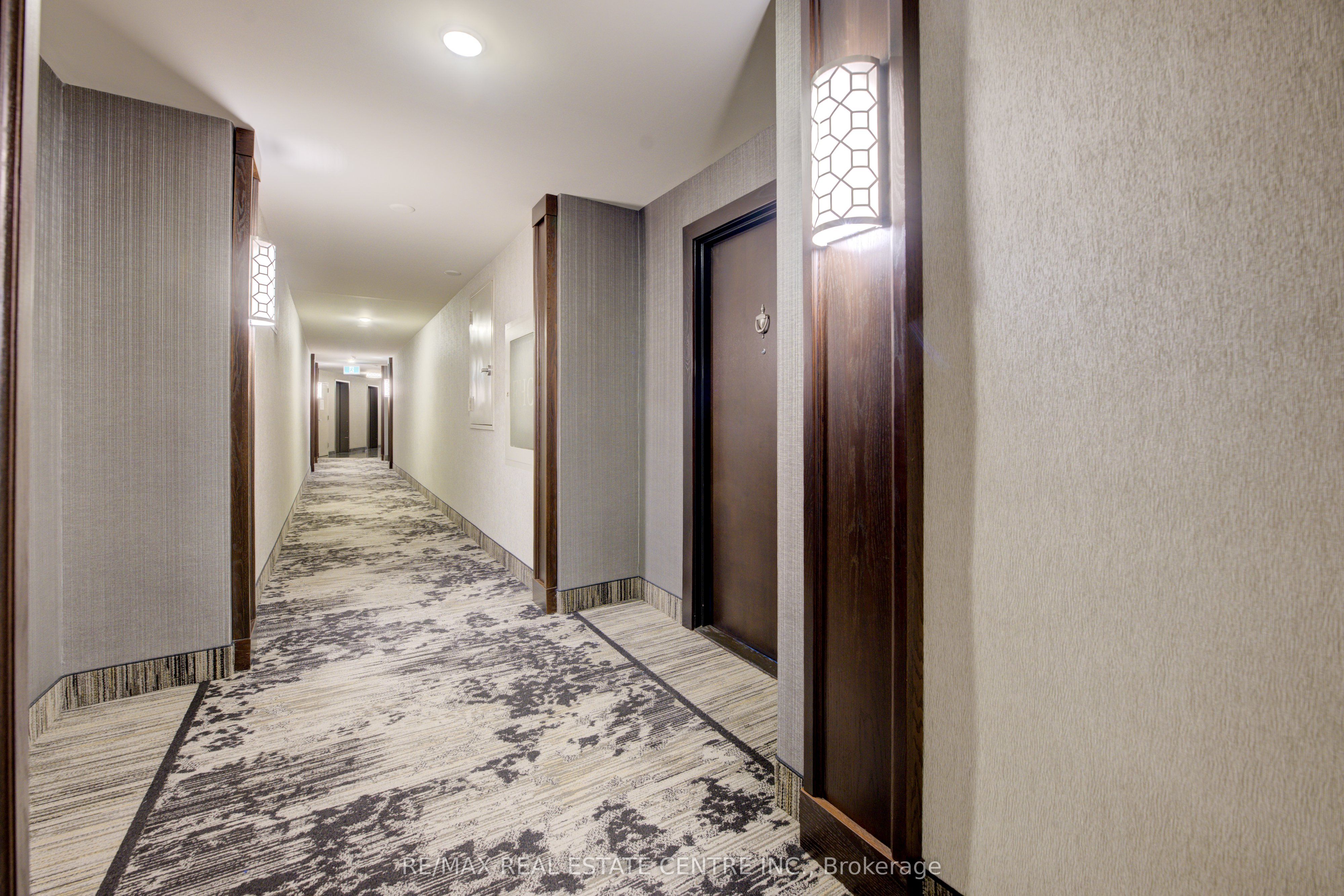 716 The West Mall N/a 1109 Property Photo 29