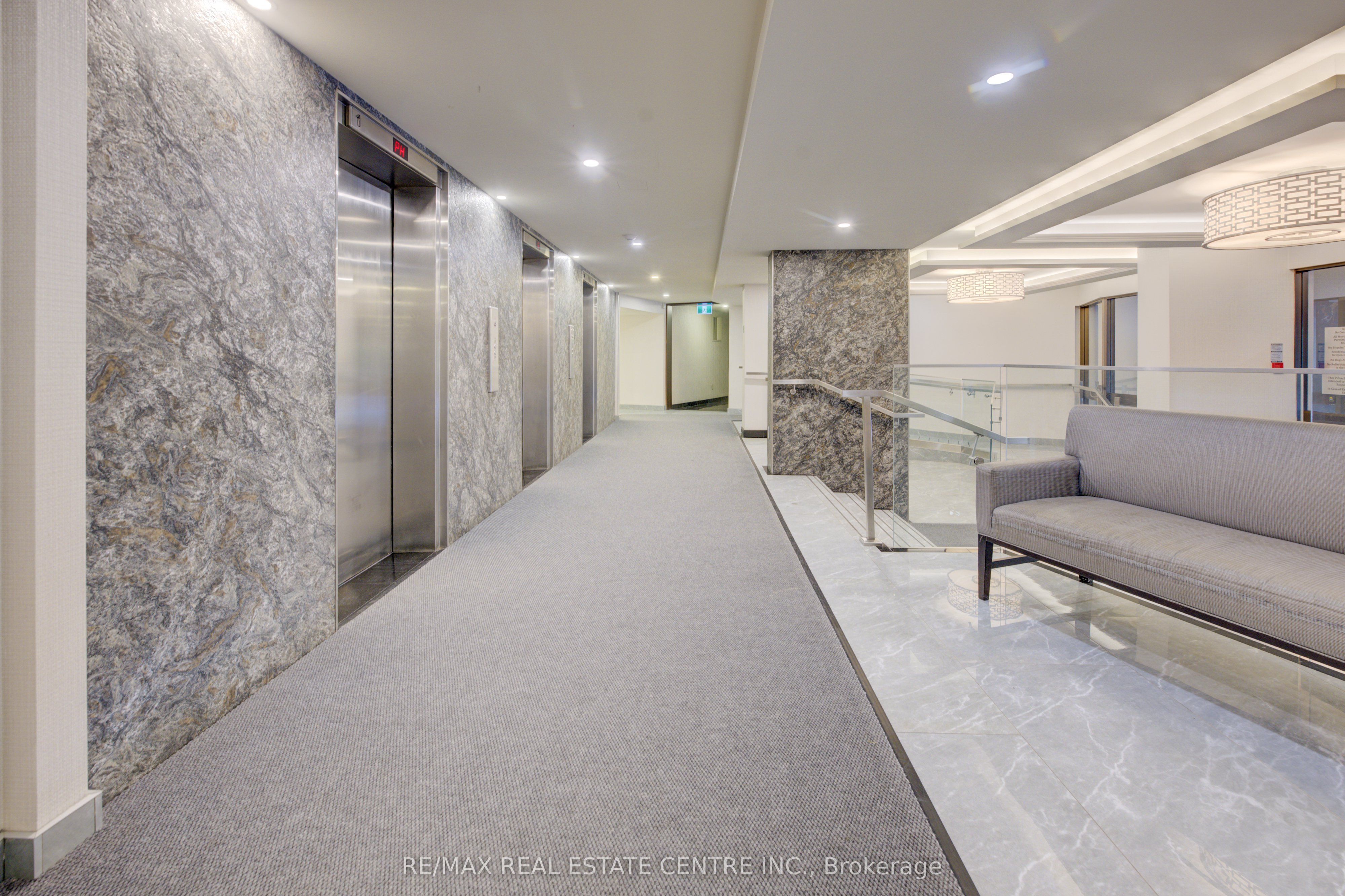 716 The West Mall N/a 1109 Property Photo 32