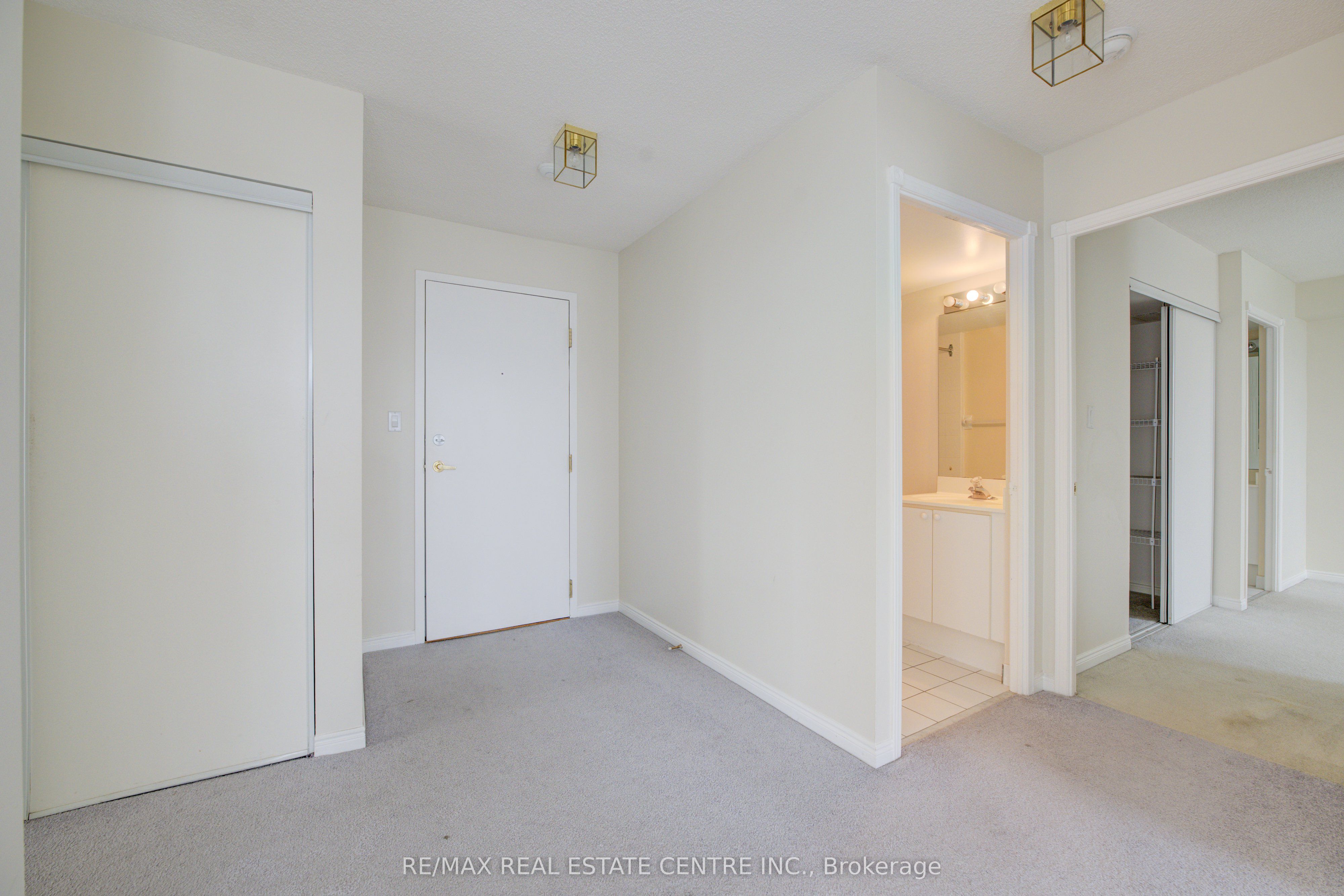 135 Hillcrest Avenue 1403 Property Photo 5