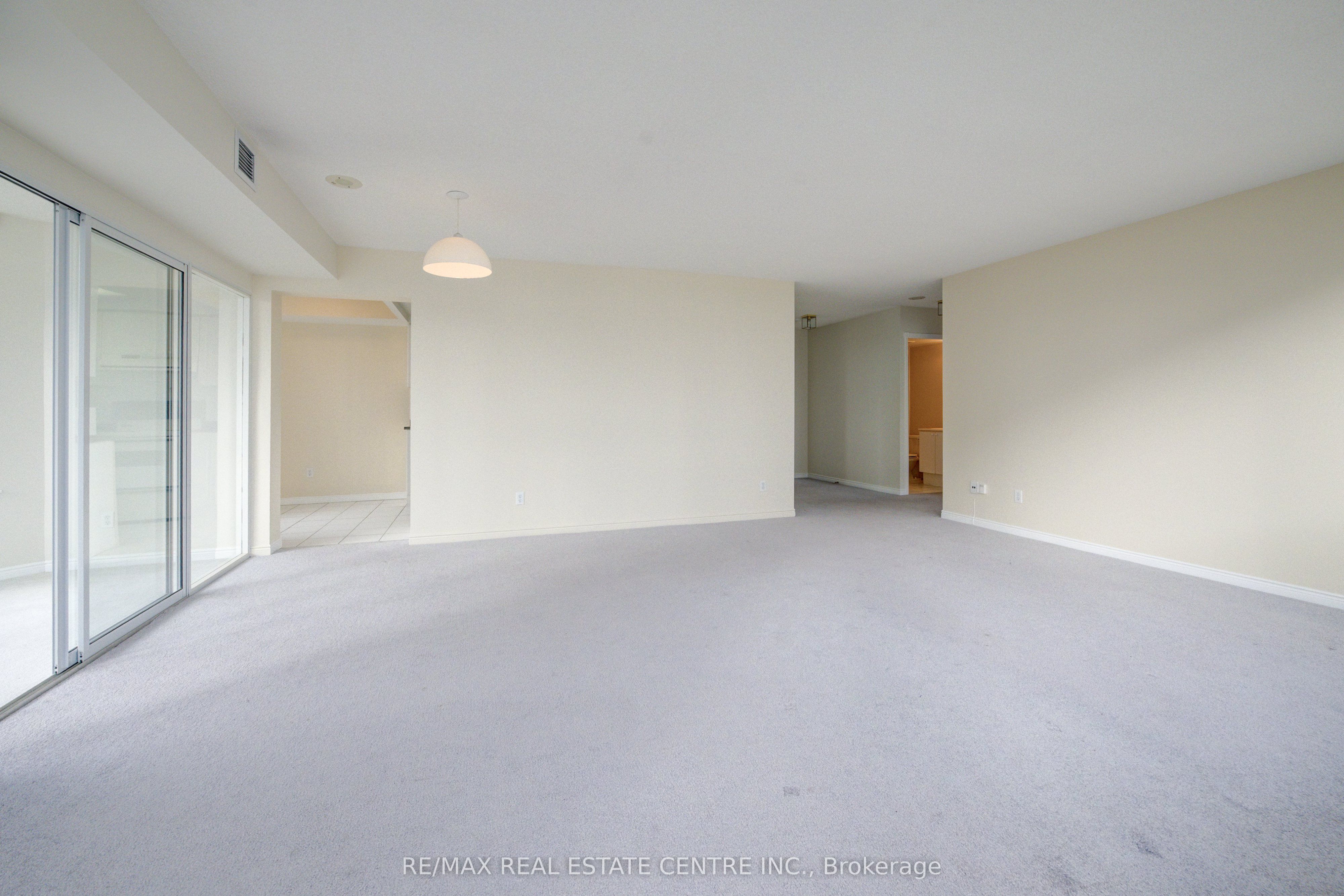 135 Hillcrest Avenue 1403 Property Photo 10