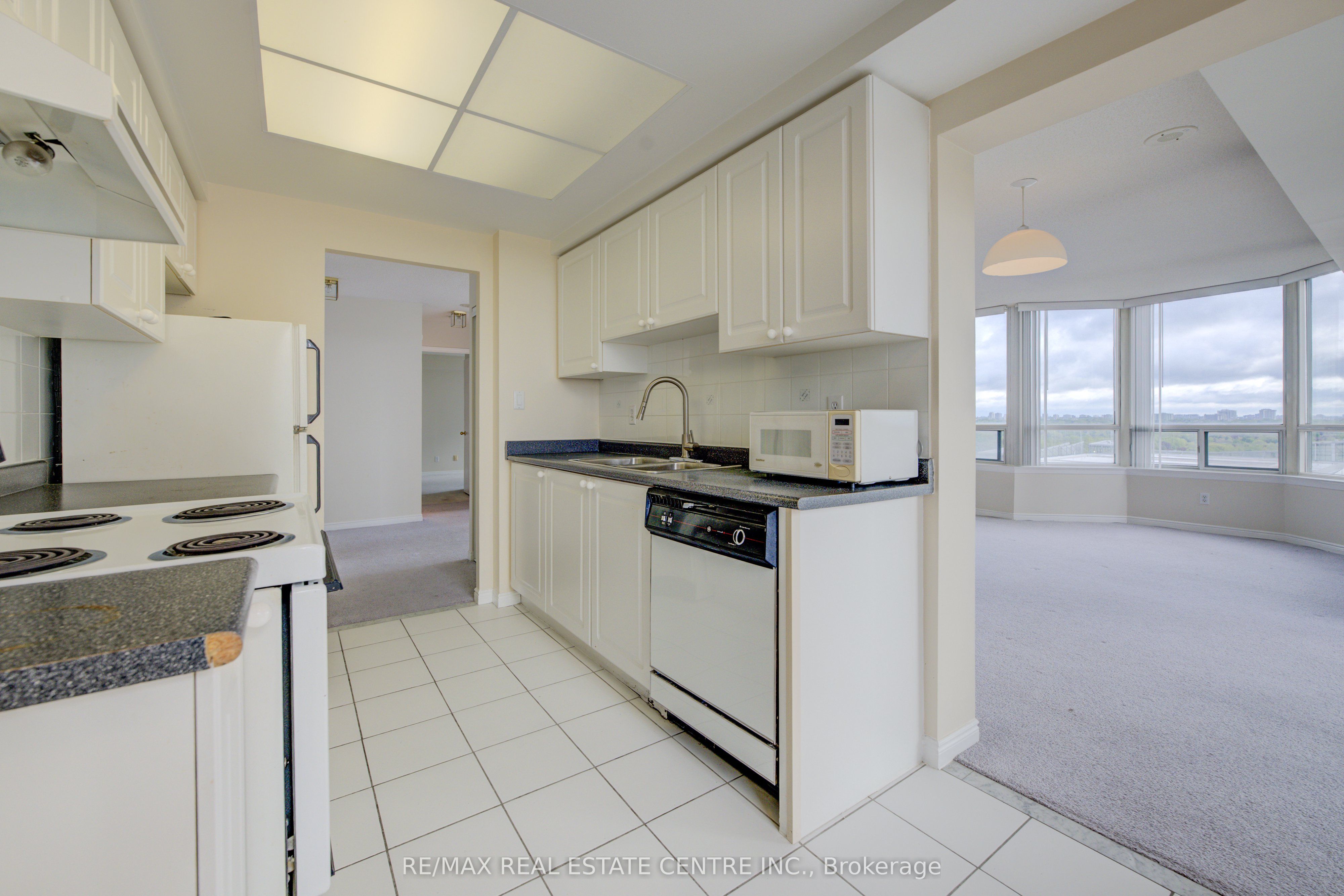 135 Hillcrest Avenue 1403 Property Photo 16