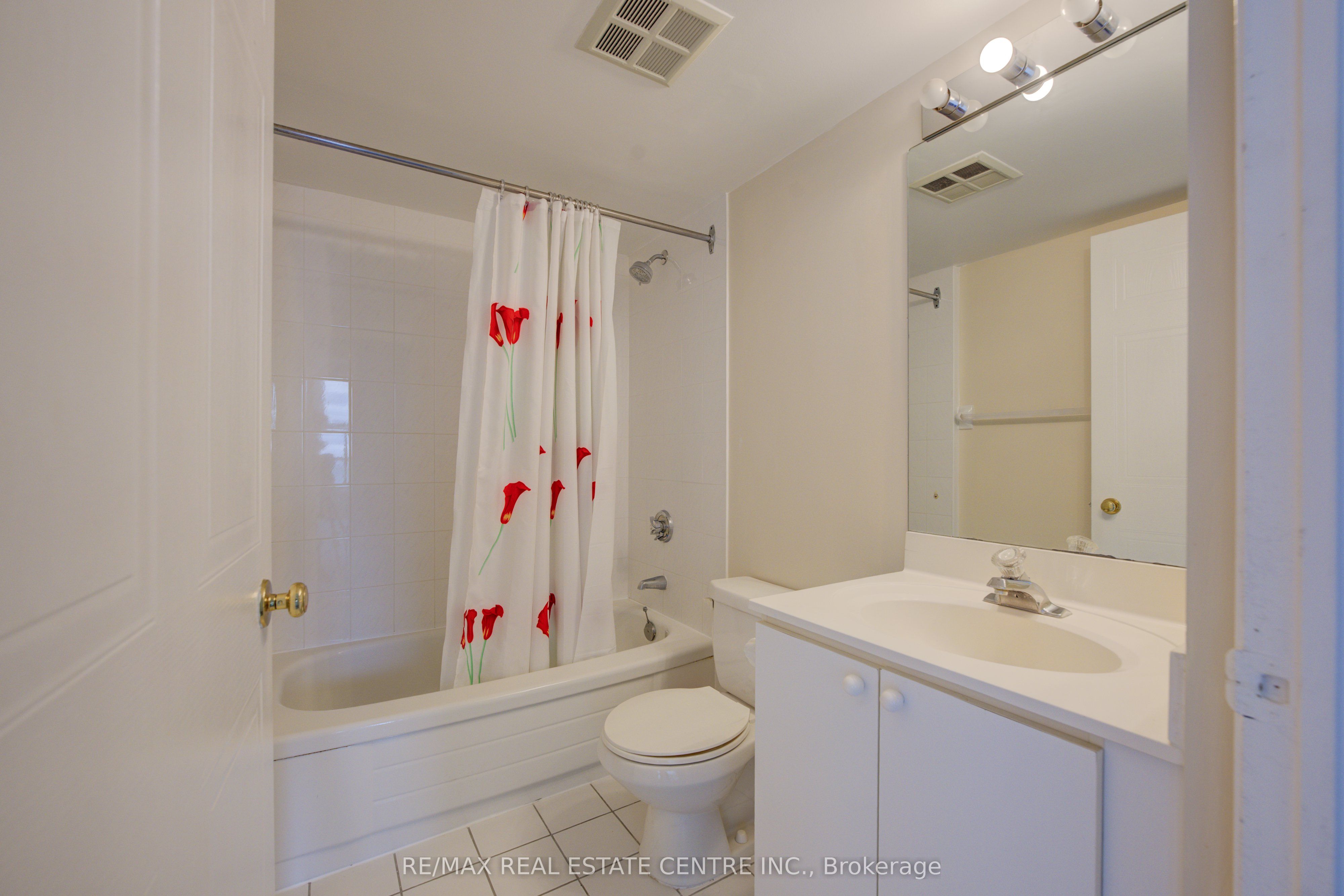 135 Hillcrest Avenue 1403 Property Photo 21
