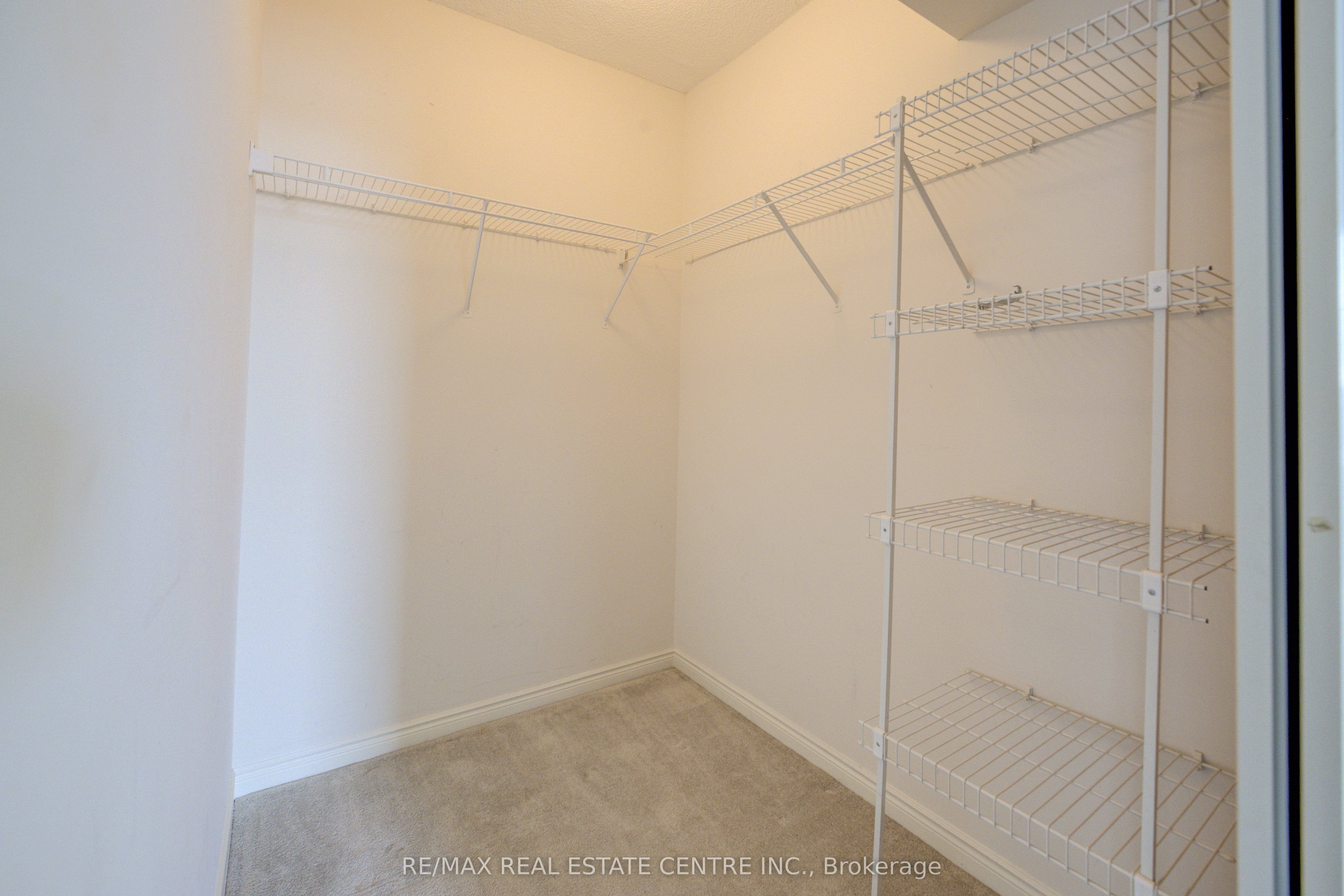 135 Hillcrest Avenue 1403 Property Photo 25