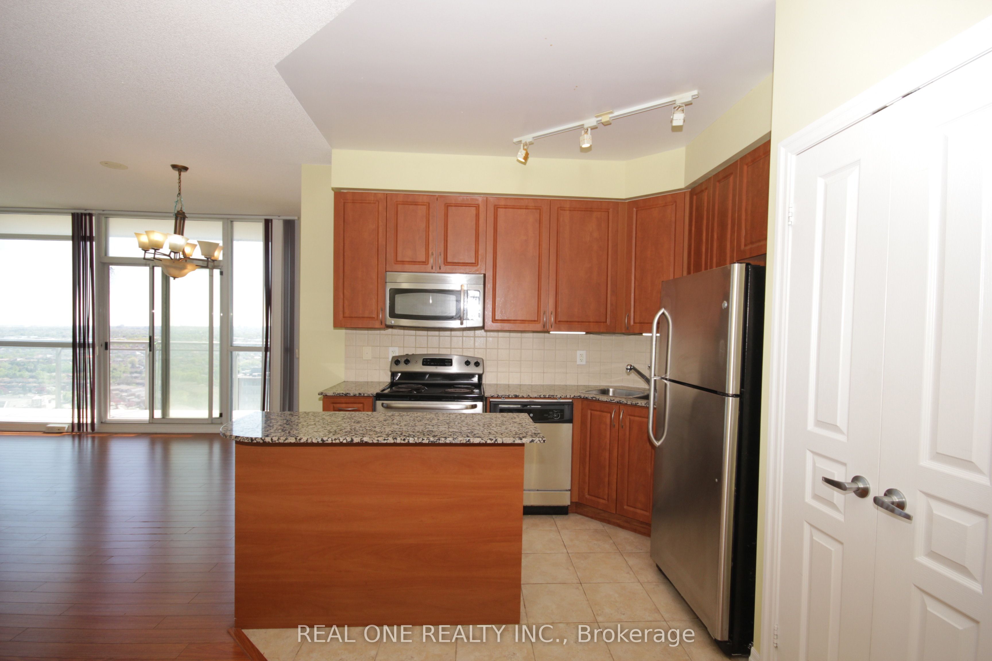 #2110 - 225 Webb Drive Property Photo 7