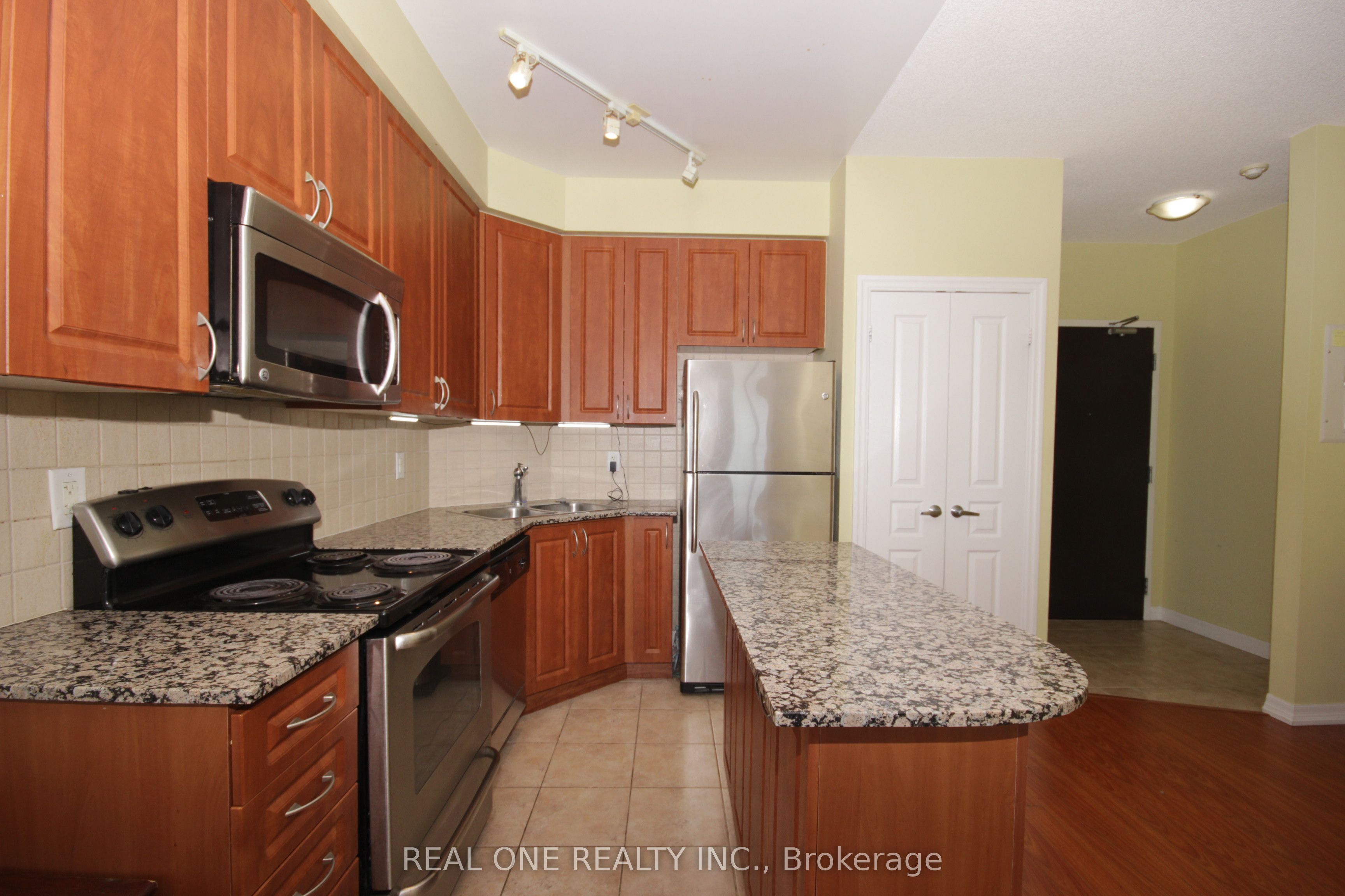 #2110 - 225 Webb Drive Property Photo 8