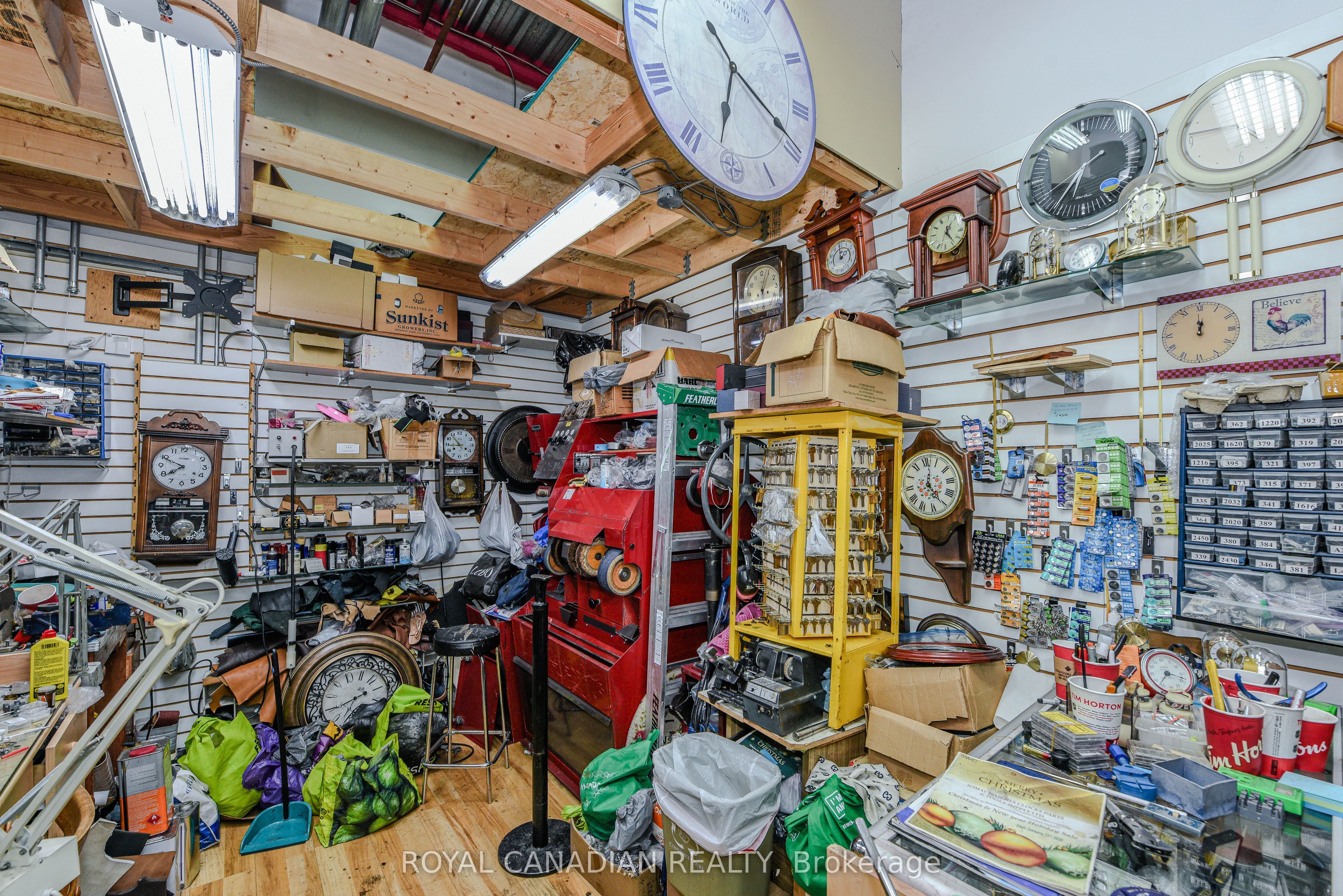 7215 Goreway Dr Property Photo 3