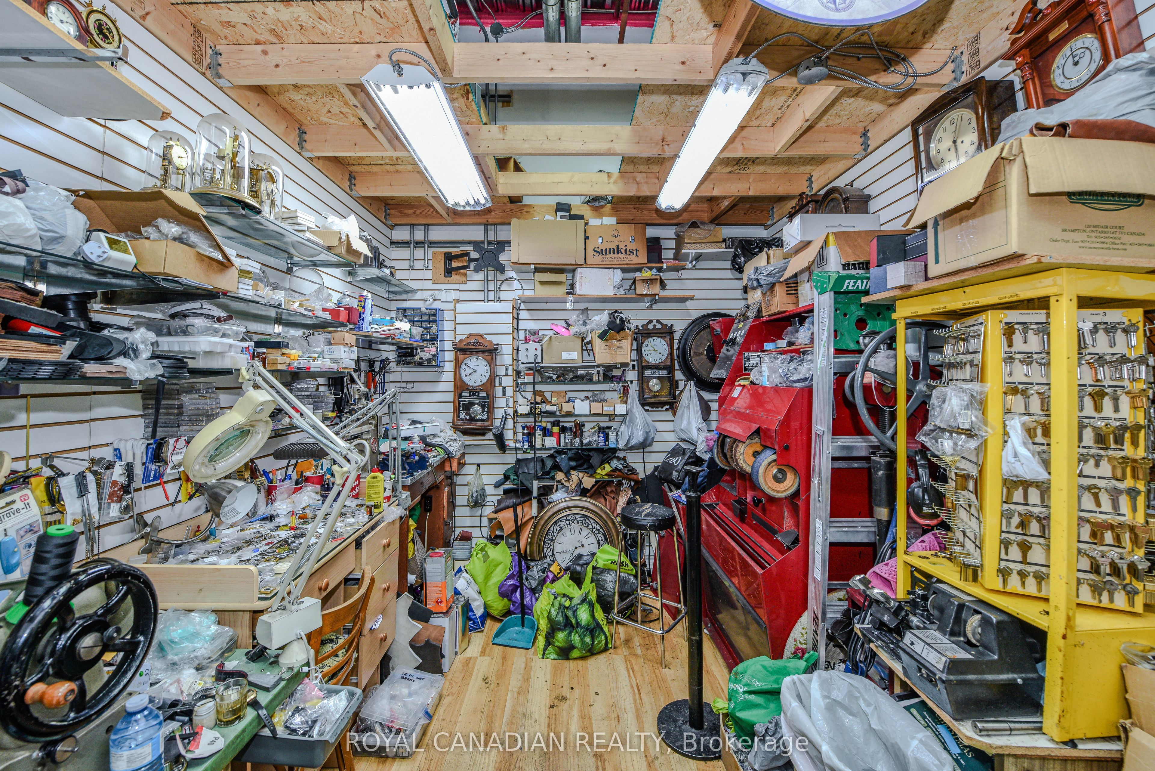 7215 Goreway Dr Property Photo 7