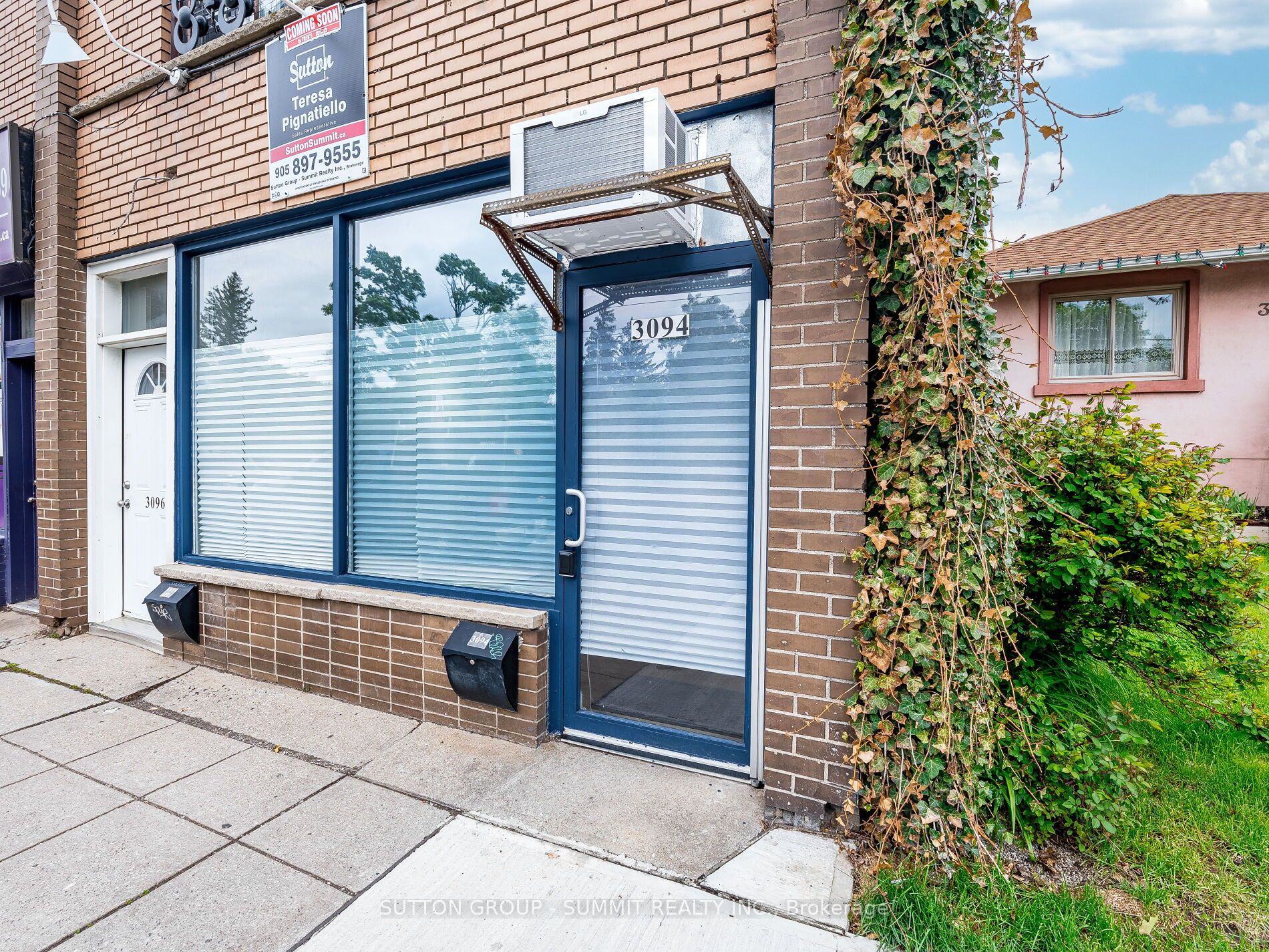 3094-3096 Lake Shore Boulevard Property Photo 3