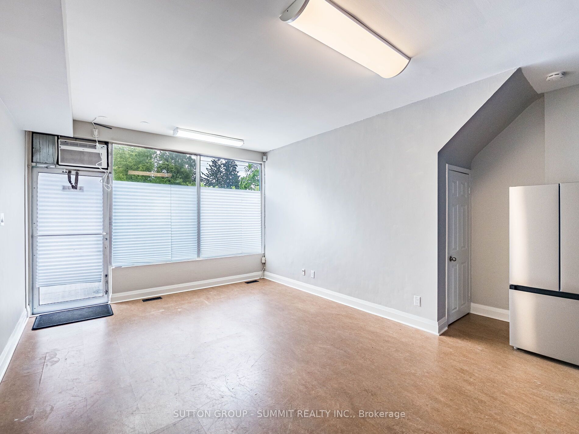 3094-3096 Lake Shore Boulevard Property Photo 6