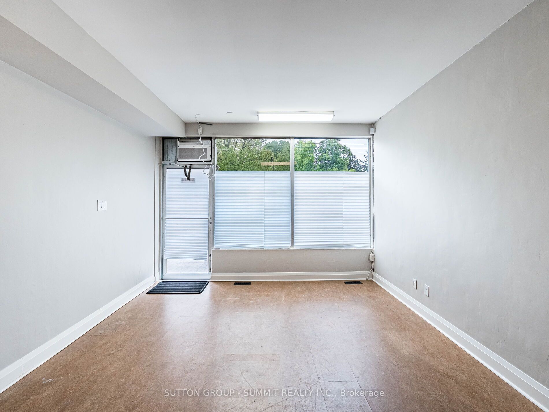 3094-3096 Lake Shore Boulevard Property Photo 7