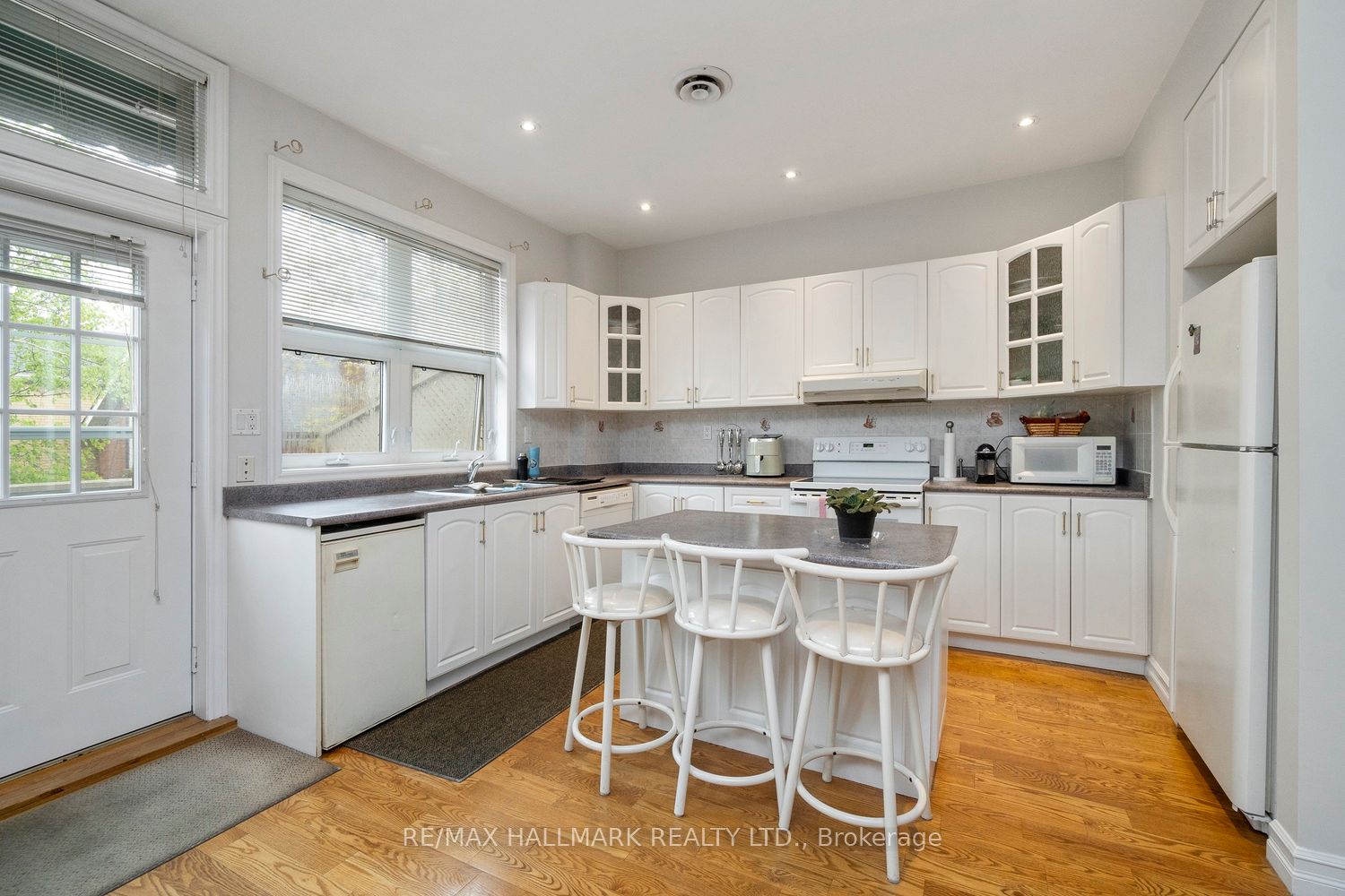 3631 Dundas Street Property Photo 7