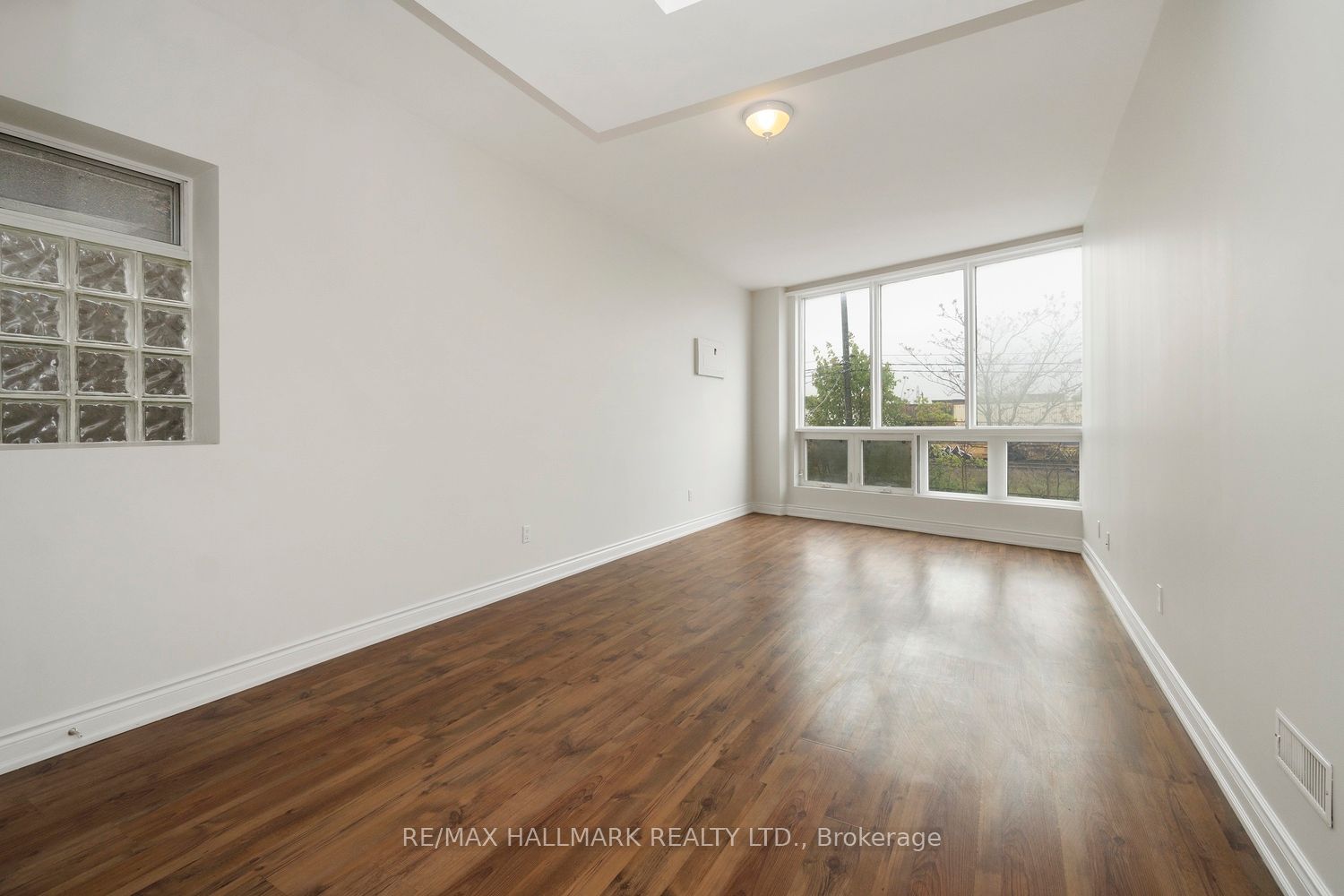 3631 Dundas Street Property Photo 14