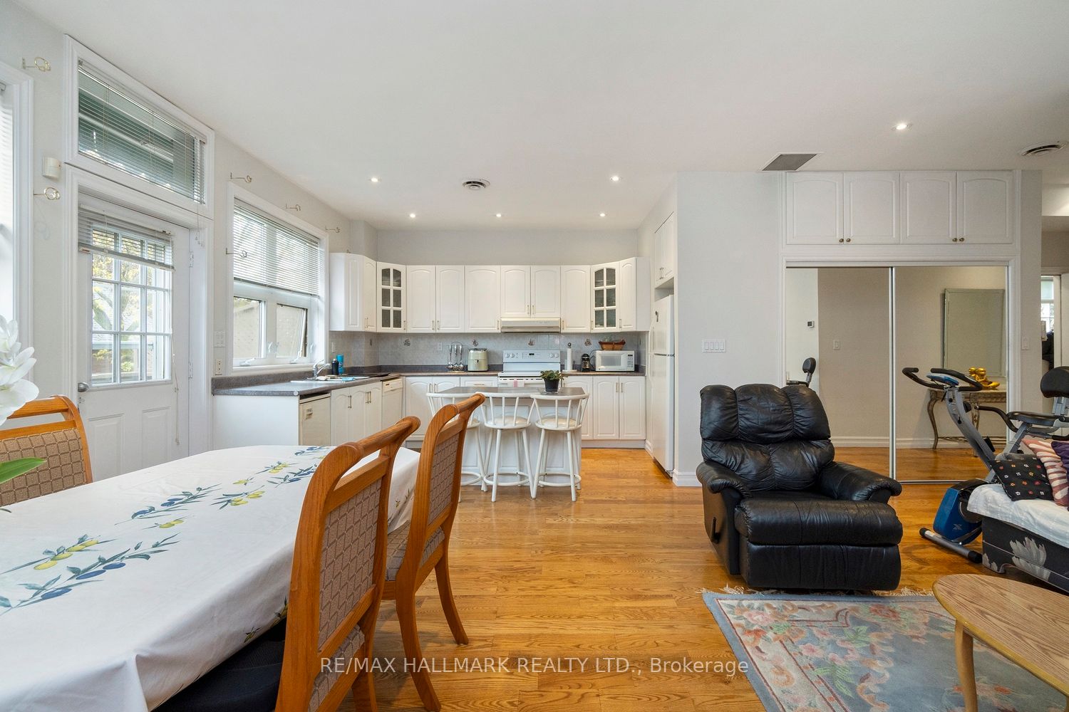 3631 Dundas Street Property Photo 26