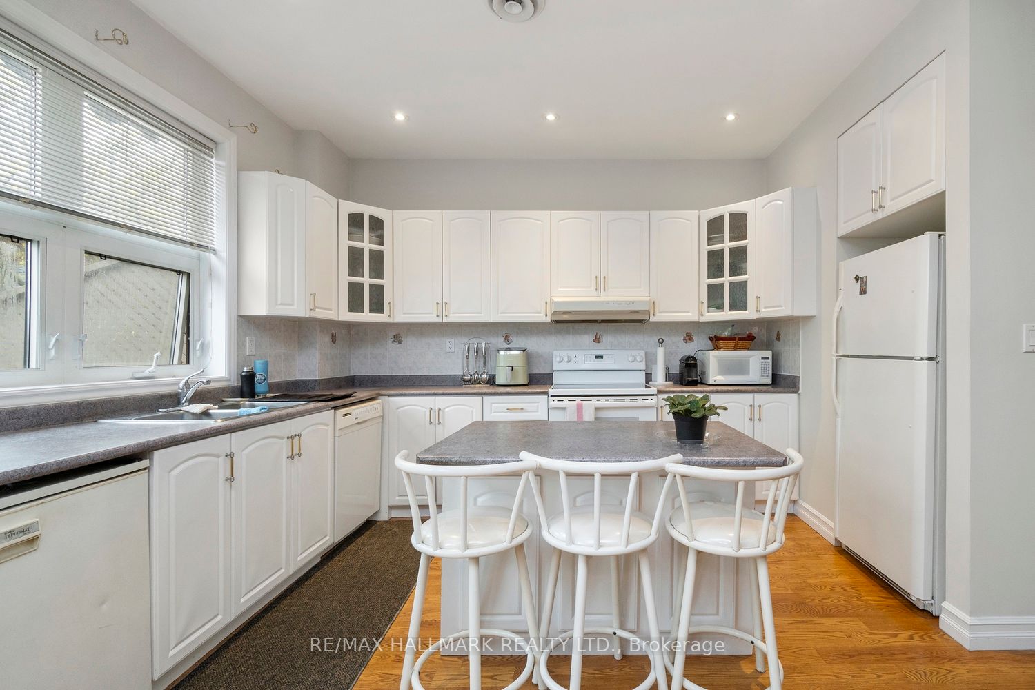 3631 Dundas Street Property Photo 27
