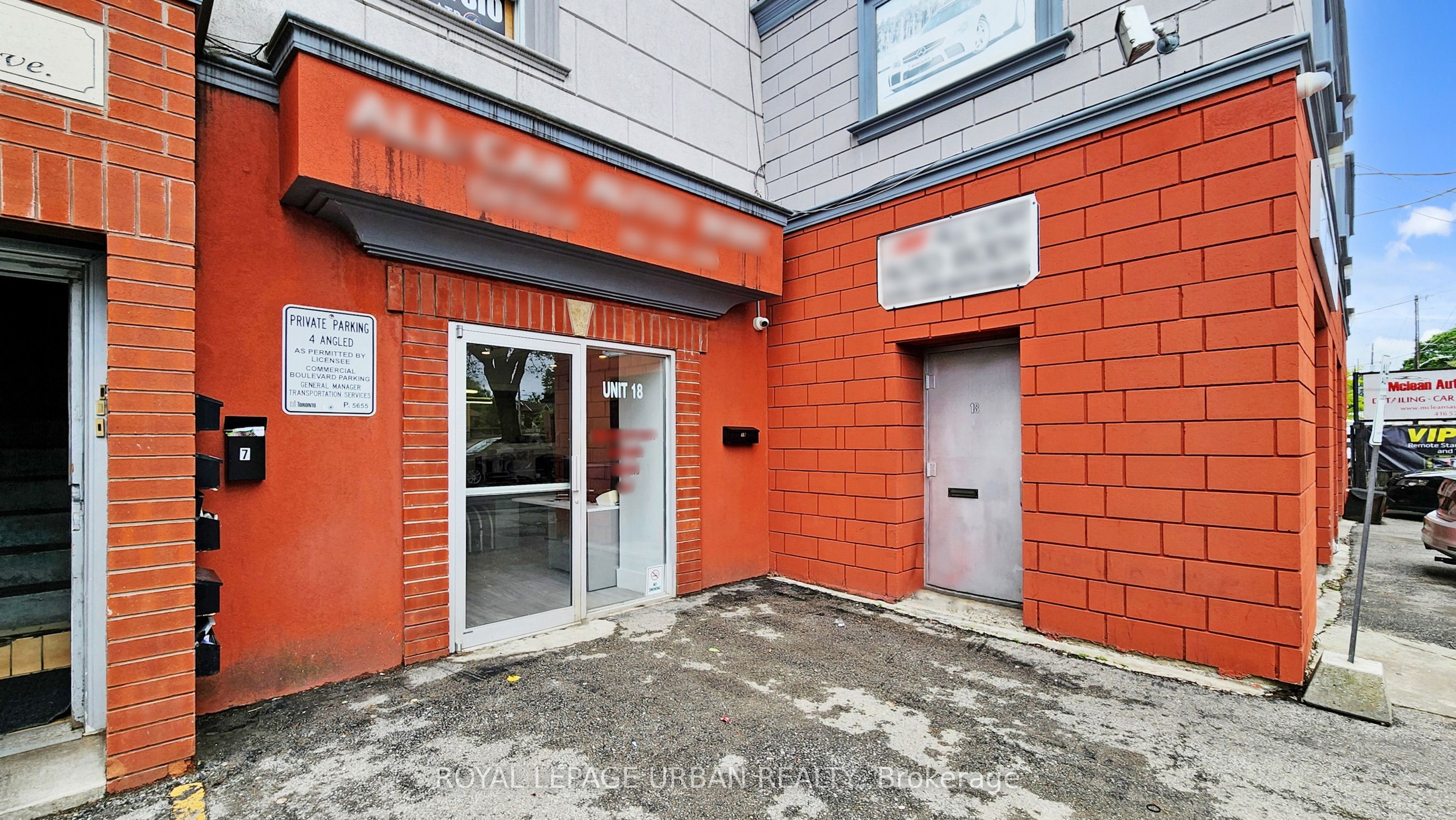 #18 - 2 Rosemount Avenue Property Photo 4