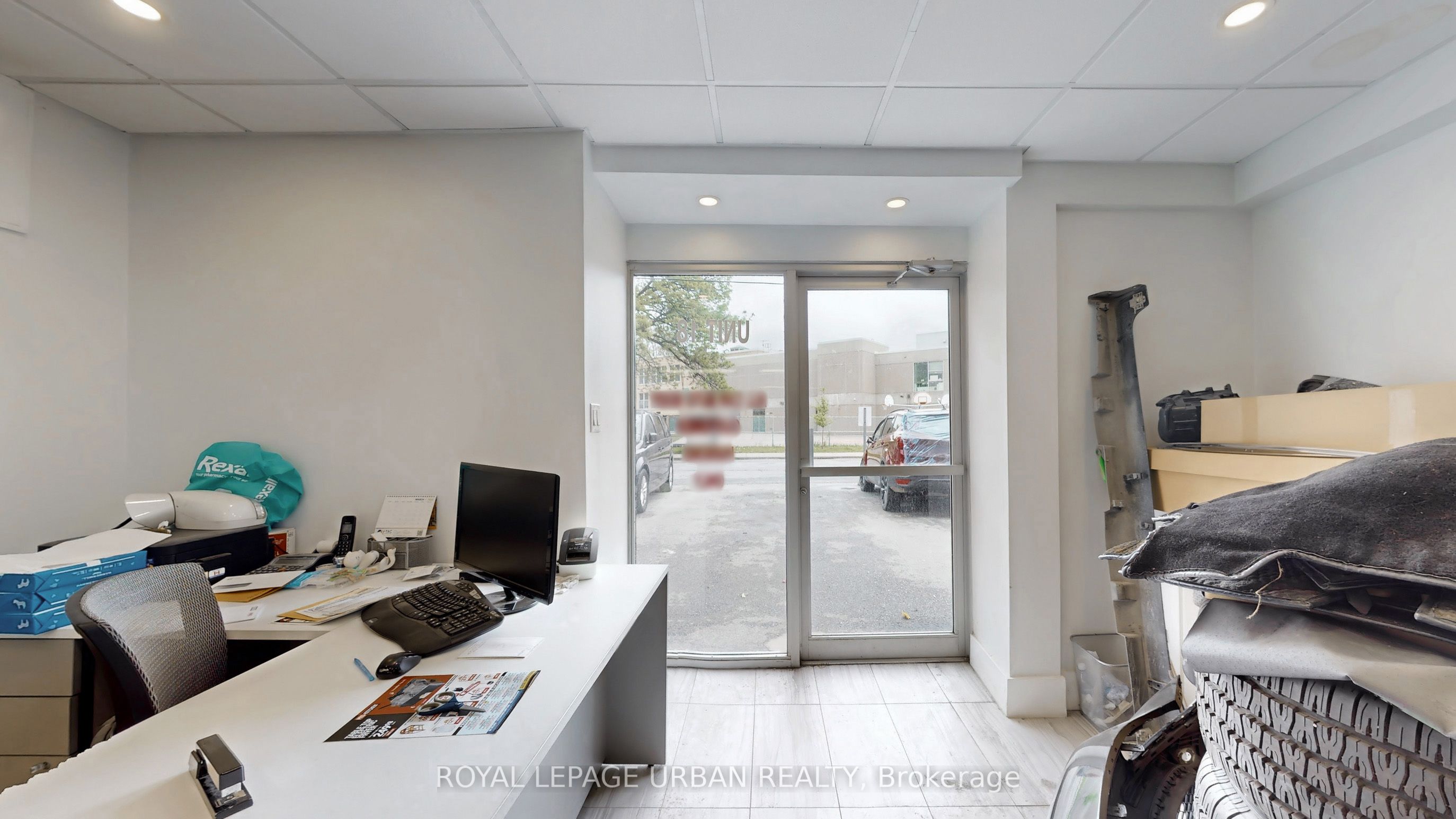 #18 - 2 Rosemount Avenue Property Photo 5