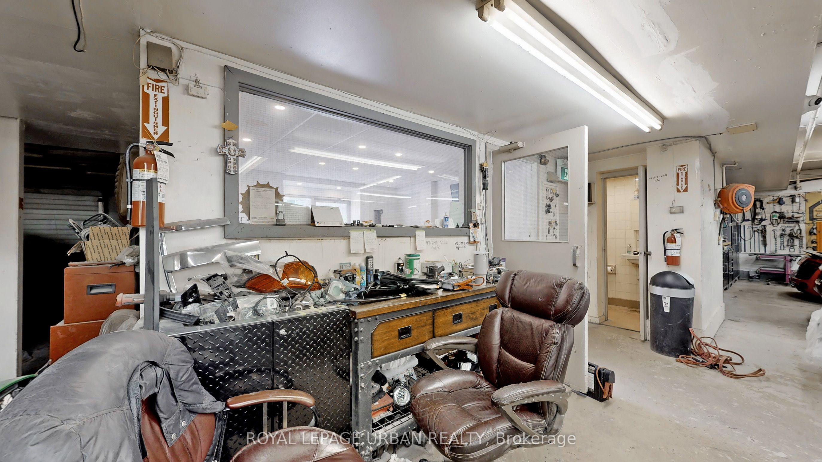 #18 - 2 Rosemount Avenue Property Photo 8