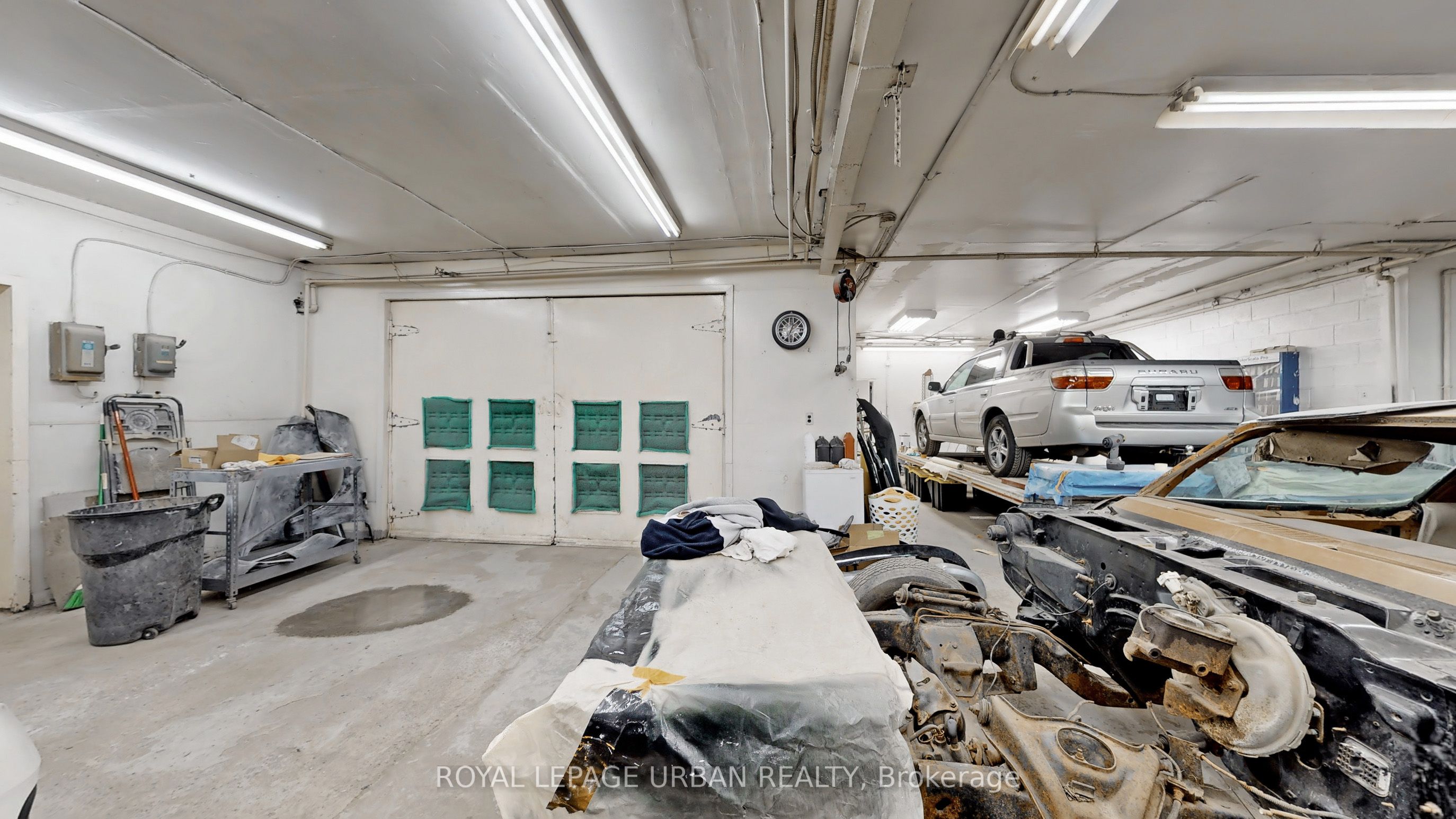 #18 - 2 Rosemount Avenue Property Photo 16